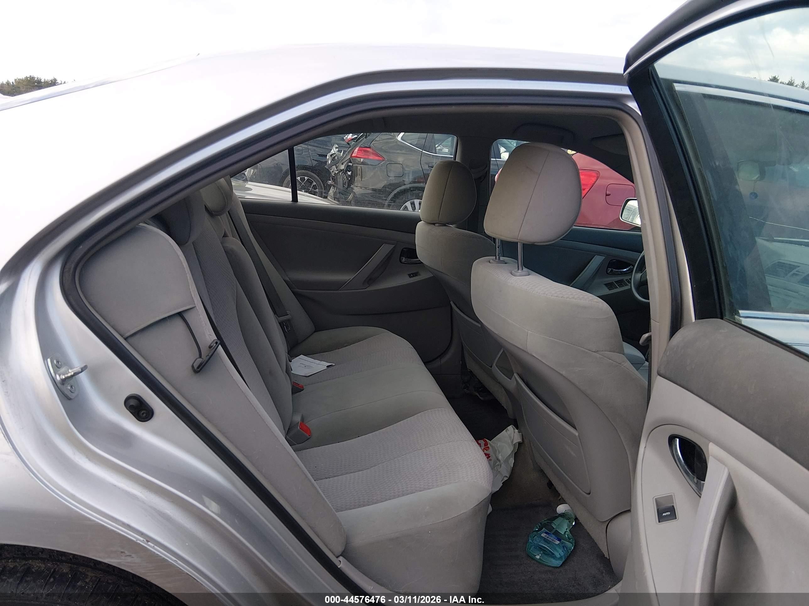 2011 Toyota Camry Le Silver vin: 4T4BF3EK5BR201487