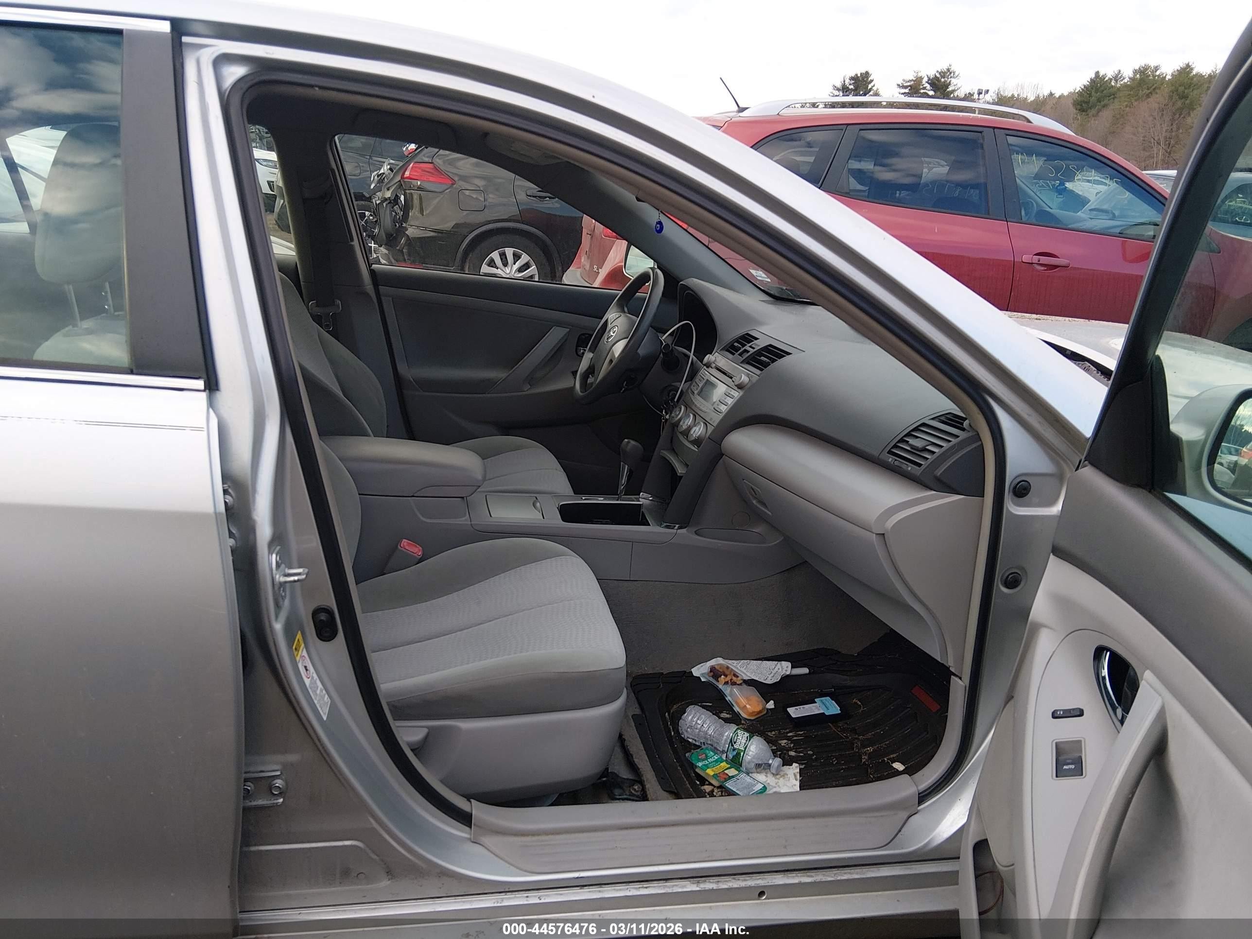 2011 Toyota Camry Le Silver vin: 4T4BF3EK5BR201487