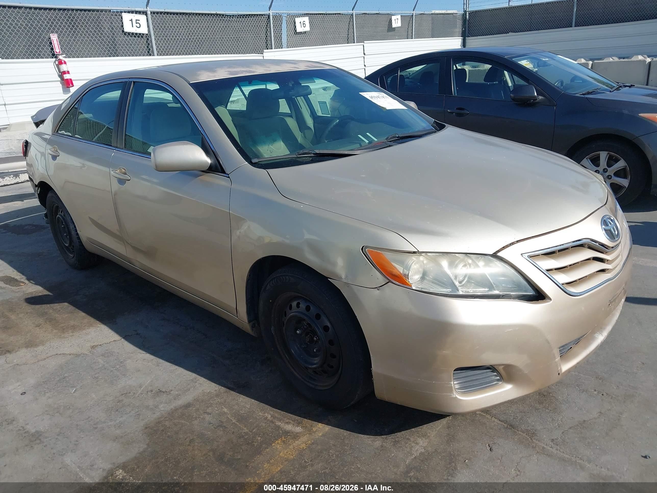 2010 Toyota Camry Le Champagne vin: 4T4BF3EK6AR010336