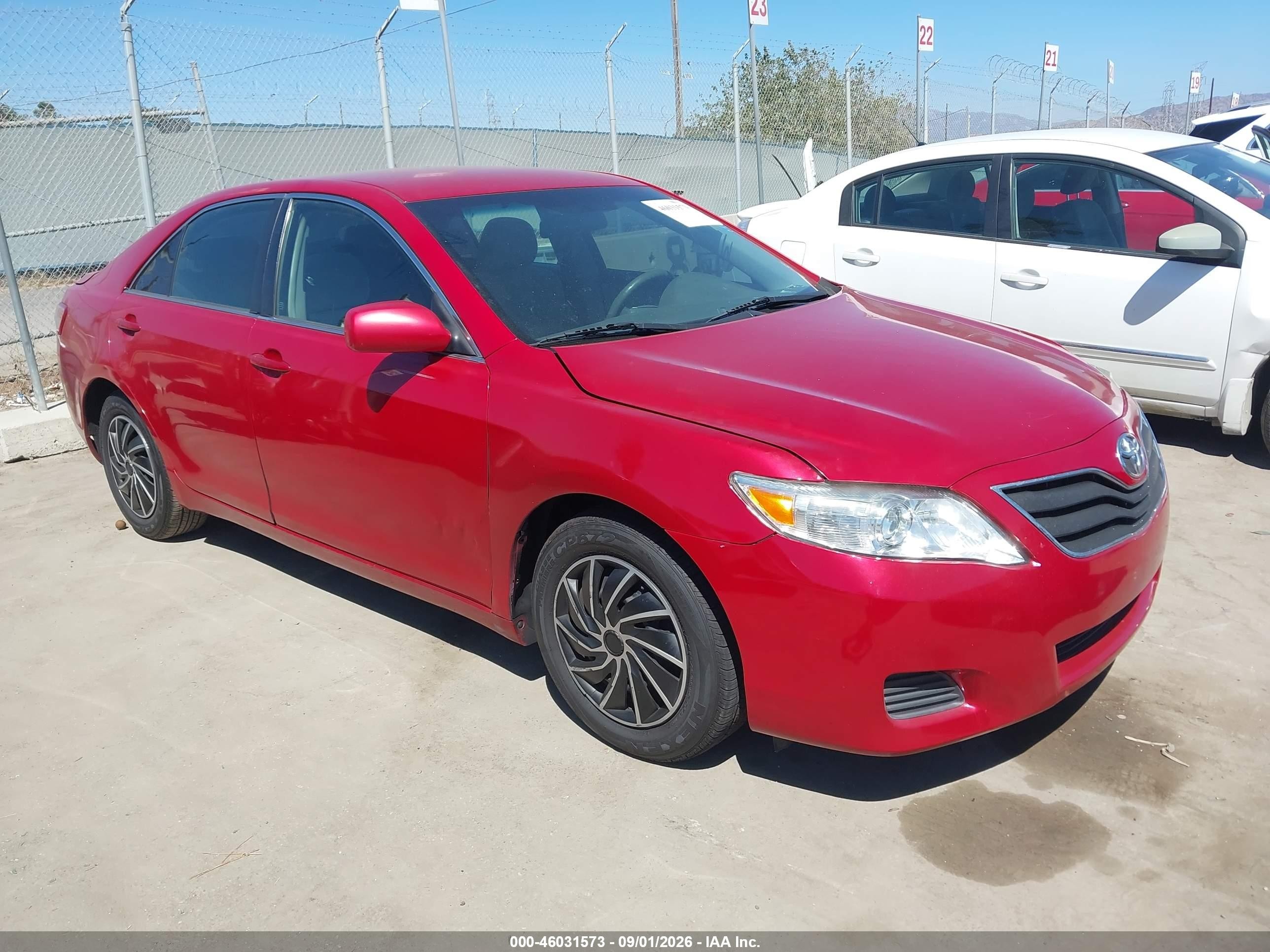 2010 Toyota Camry Le Red vin: 4T4BF3EK6AR014614