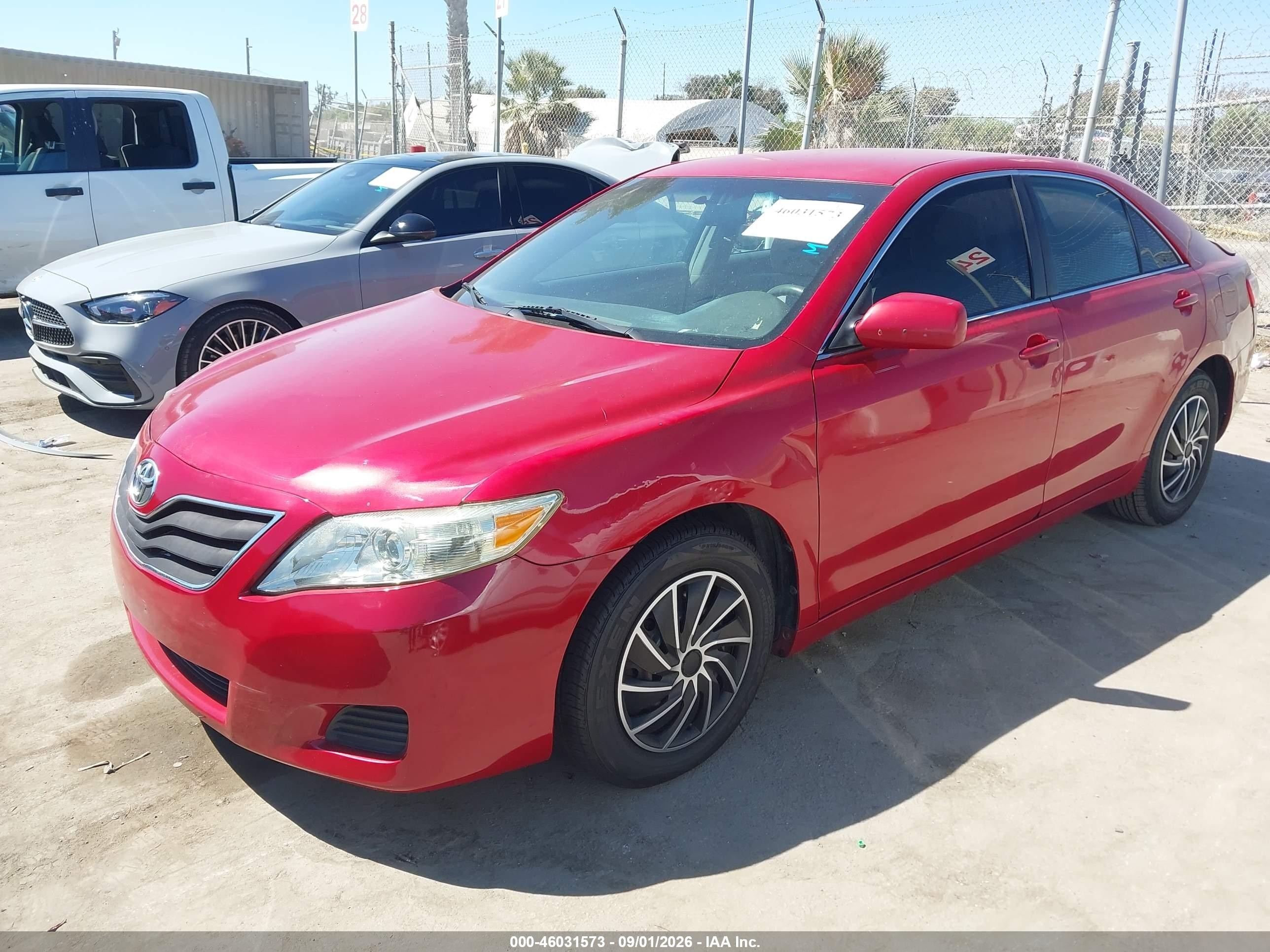 2010 Toyota Camry Le Красный vin: 4T4BF3EK6AR014614