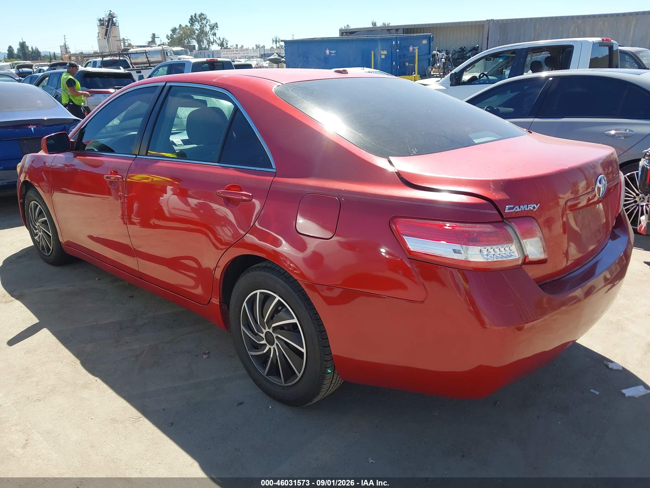 2010 Toyota Camry Le Красный vin: 4T4BF3EK6AR014614