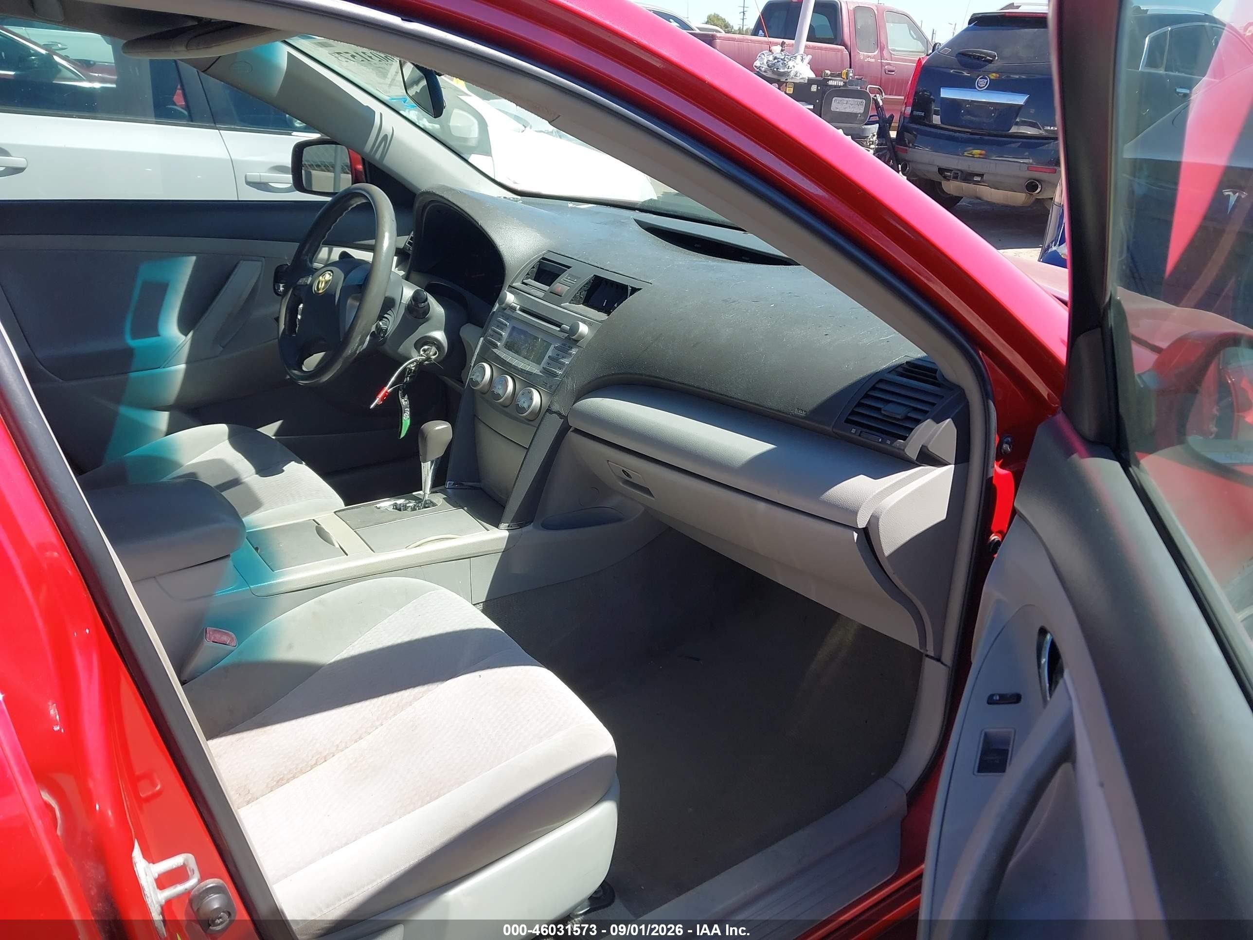 2010 Toyota Camry Le Красный vin: 4T4BF3EK6AR014614