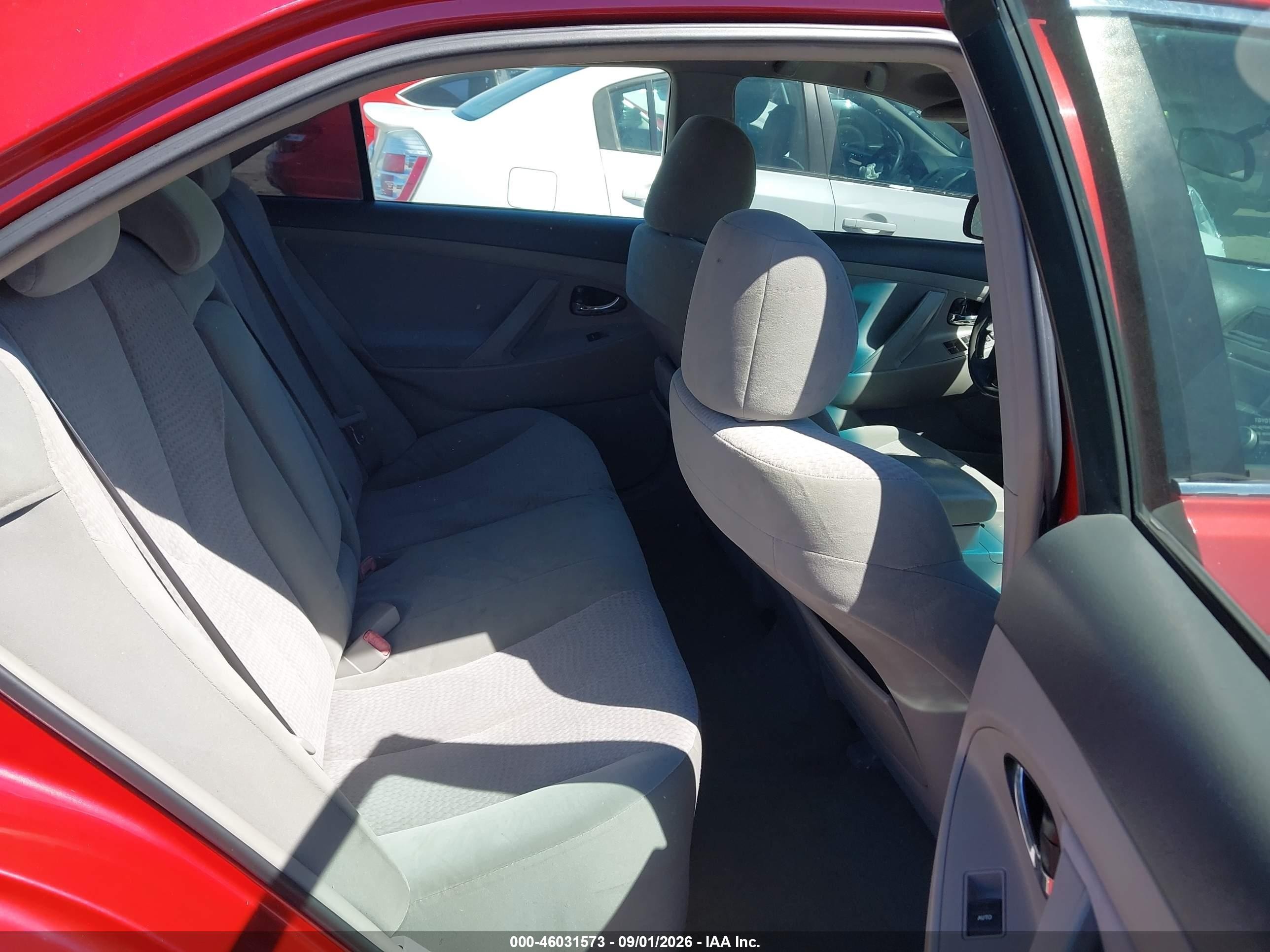 2010 Toyota Camry Le Красный vin: 4T4BF3EK6AR014614