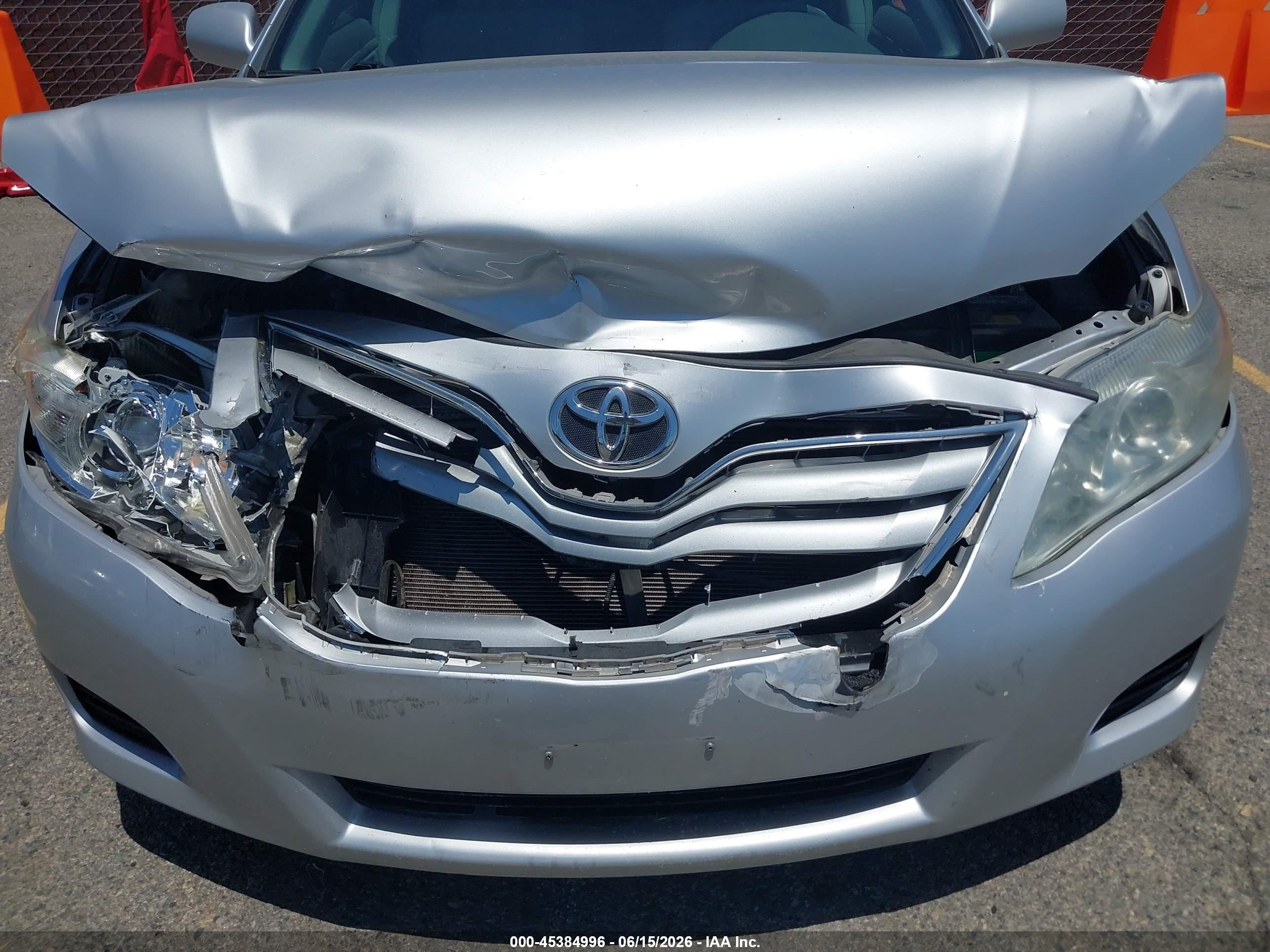 2010 Toyota Camry   Silver vin: 4T4BF3EK6AR024172