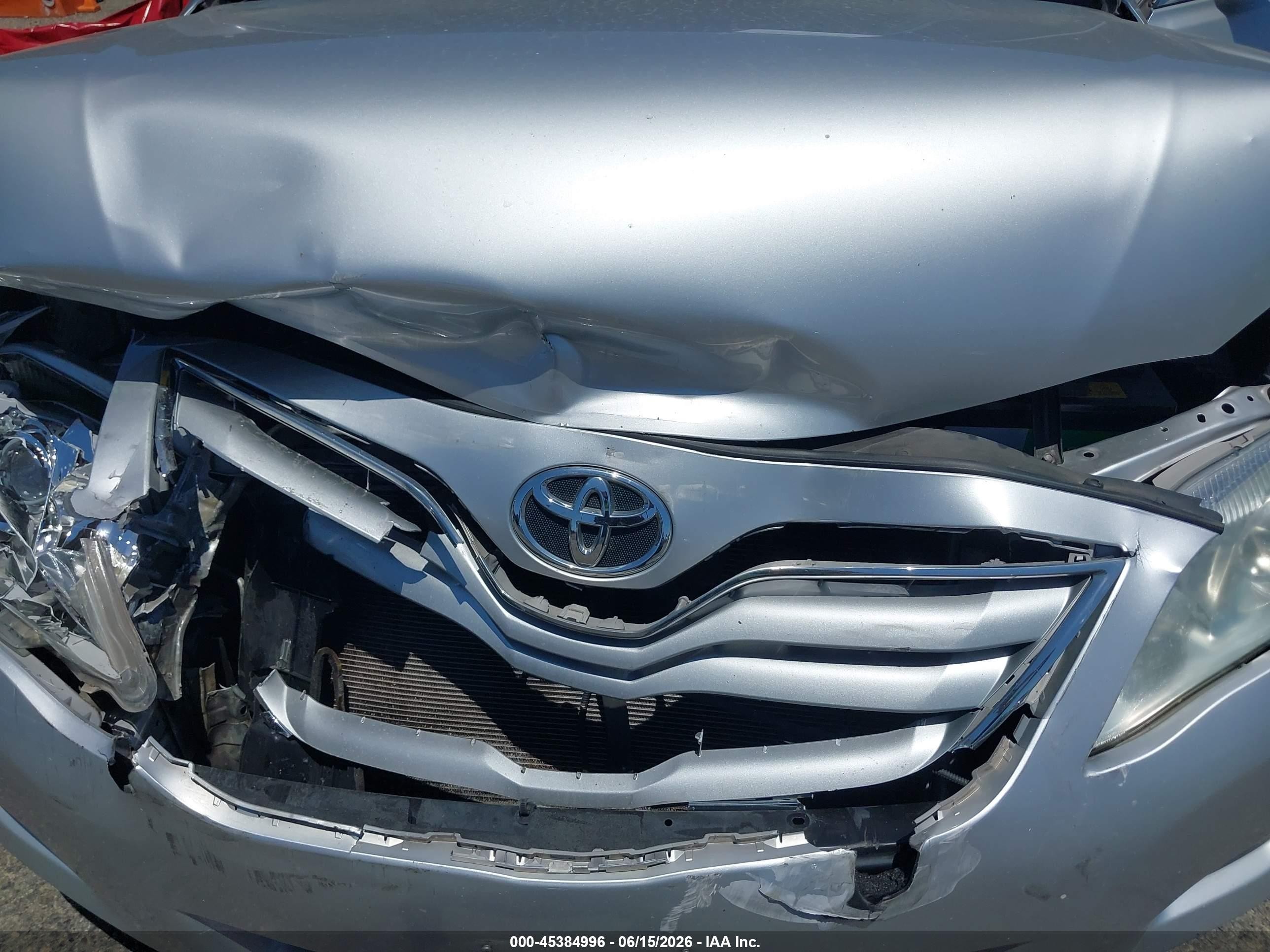 2010 Toyota Camry   Silver vin: 4T4BF3EK6AR024172