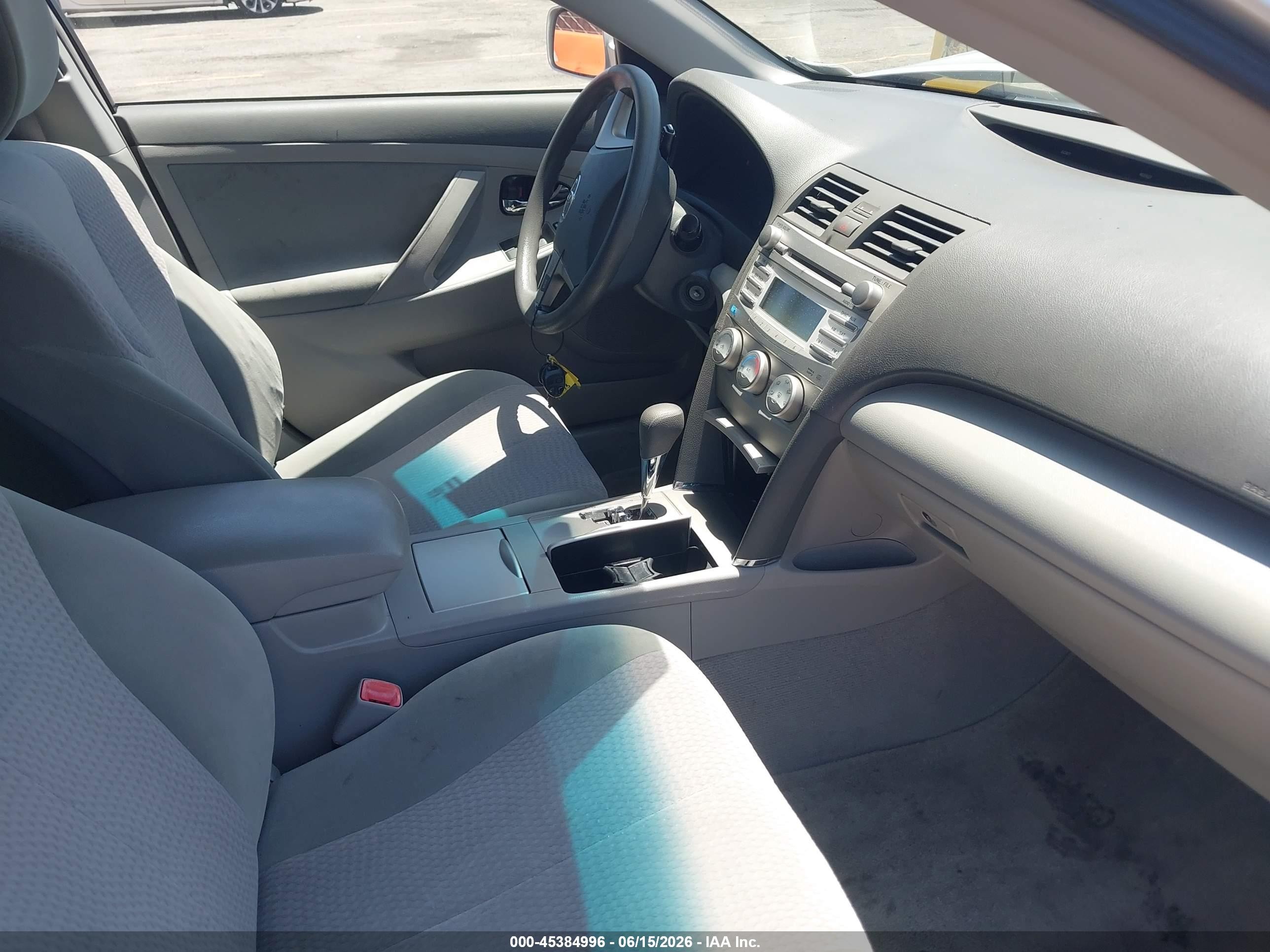 2010 Toyota Camry   Silver vin: 4T4BF3EK6AR024172