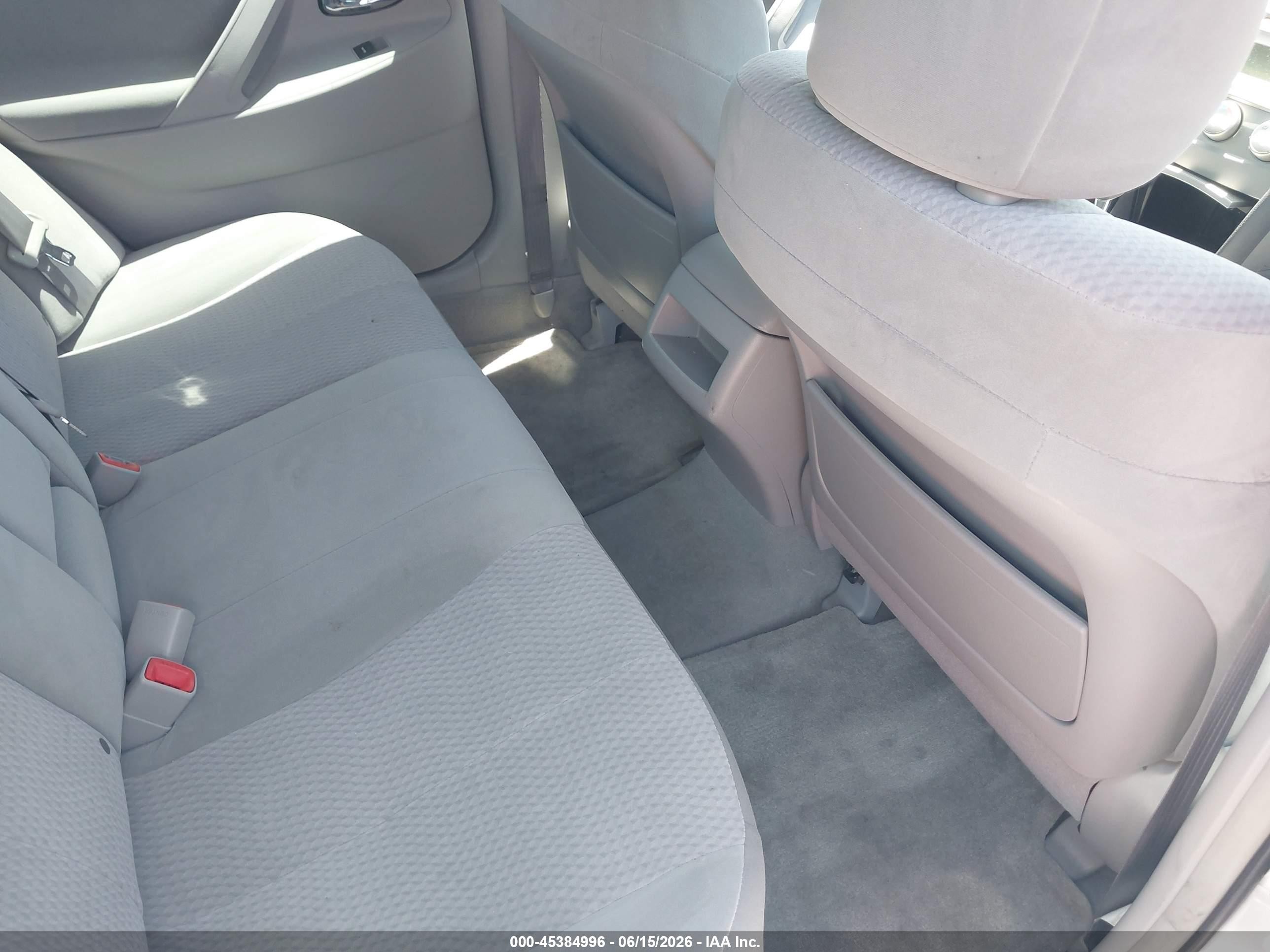 2010 Toyota Camry   Silver vin: 4T4BF3EK6AR024172