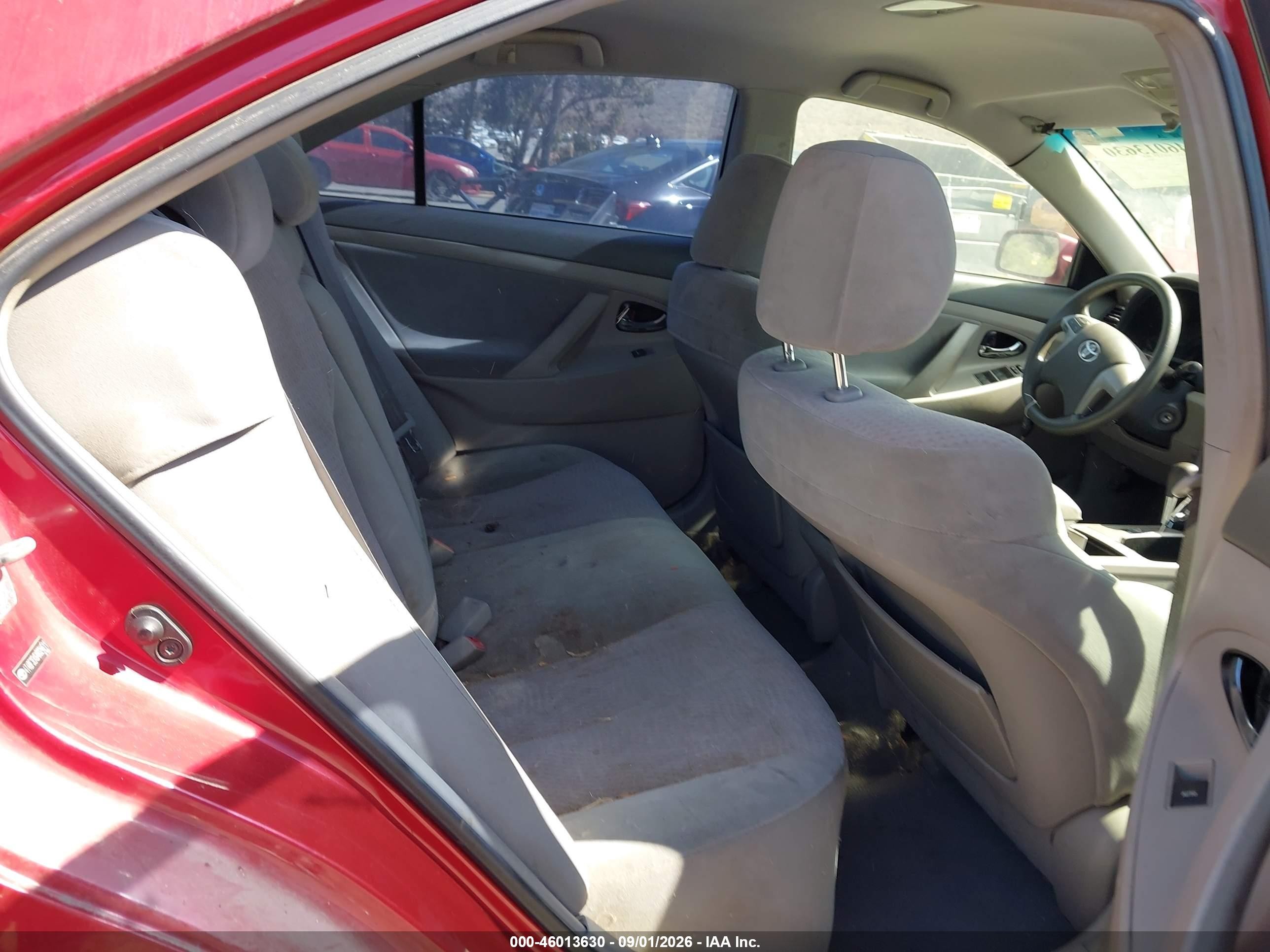 2010 Toyota Camry Le Red vin: 4T4BF3EK6AR024611
