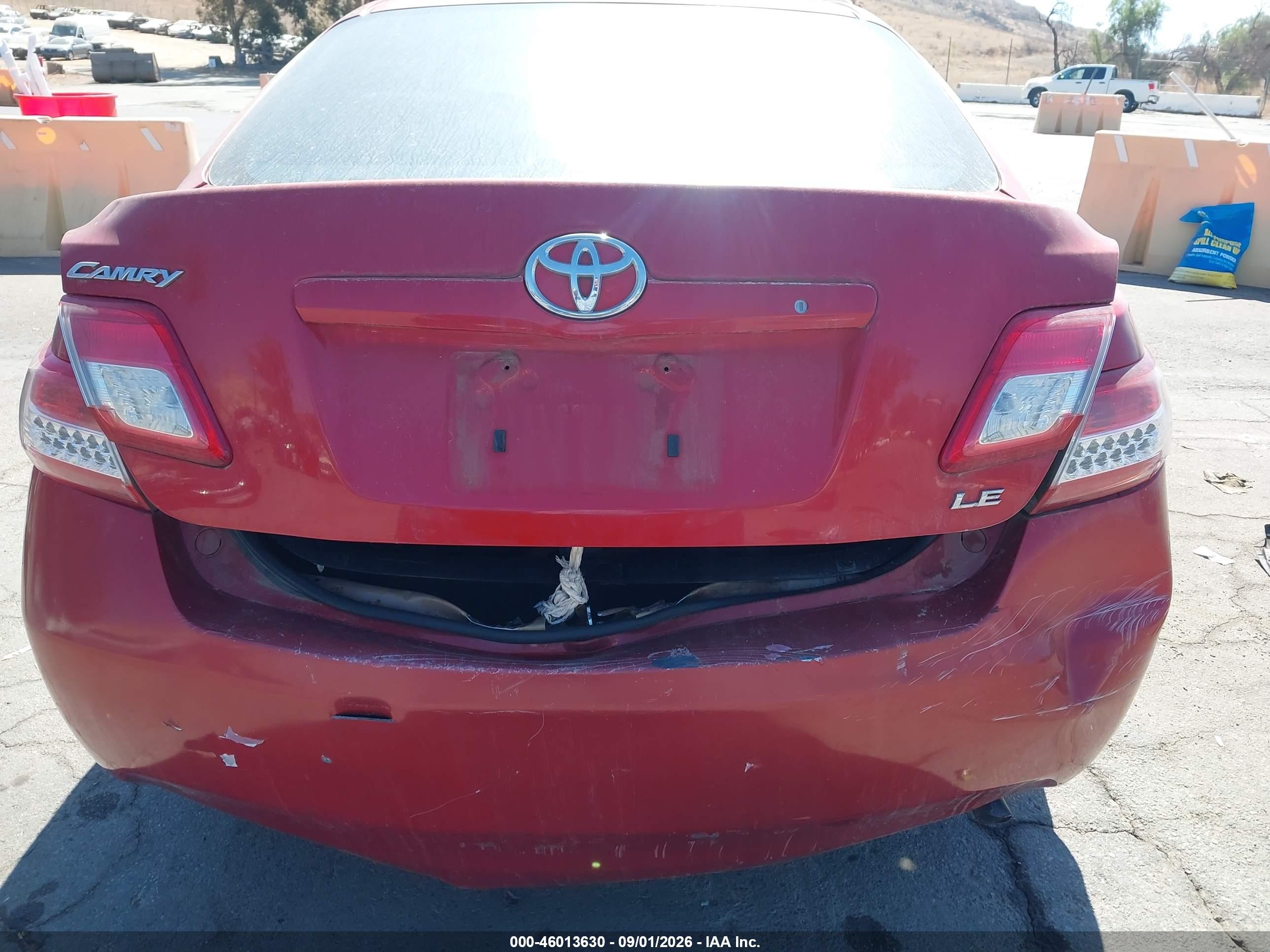2010 Toyota Camry Le Red vin: 4T4BF3EK6AR024611