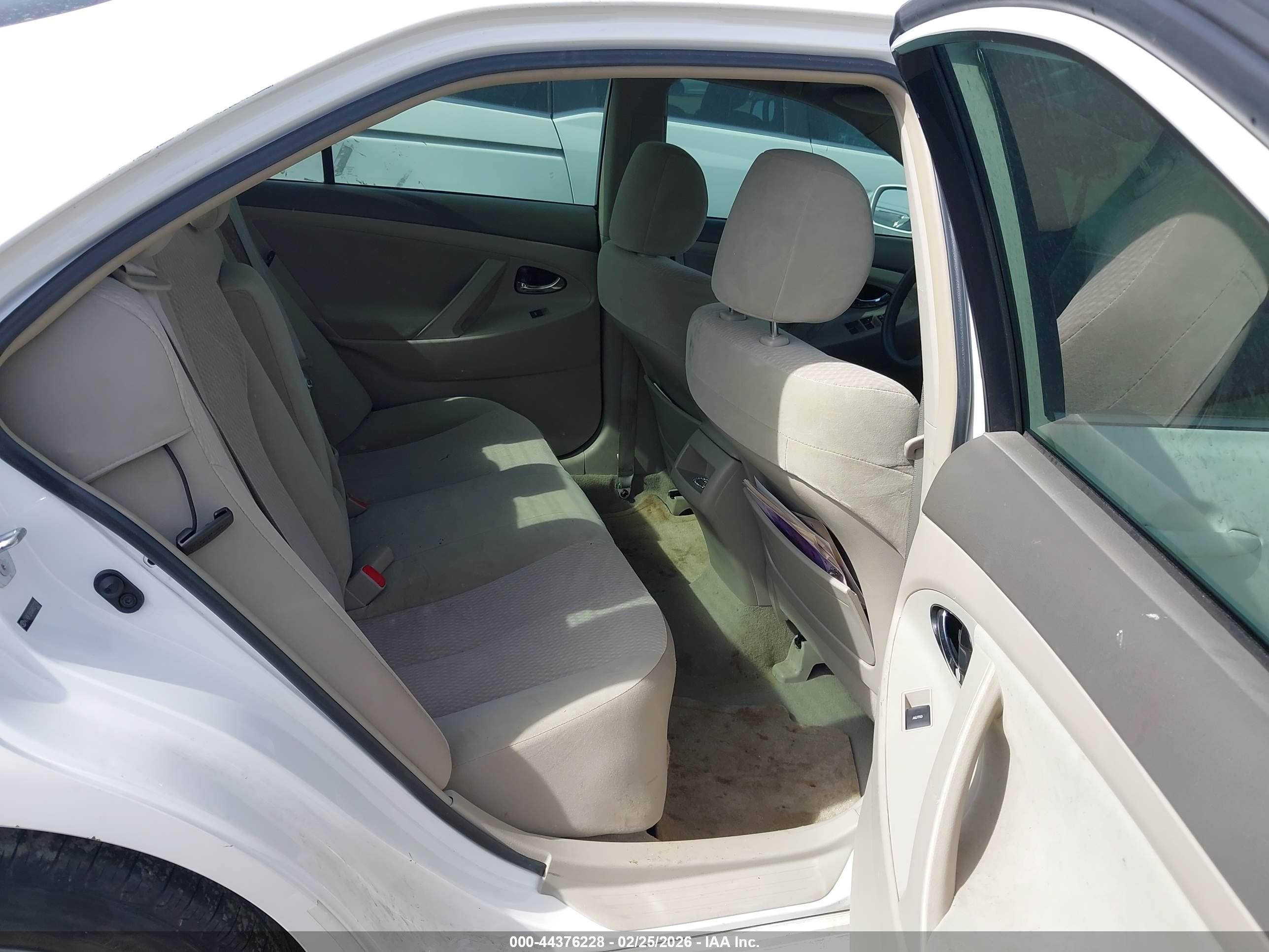 2010 Toyota Camry Le White vin: 4T4BF3EK6AR031316