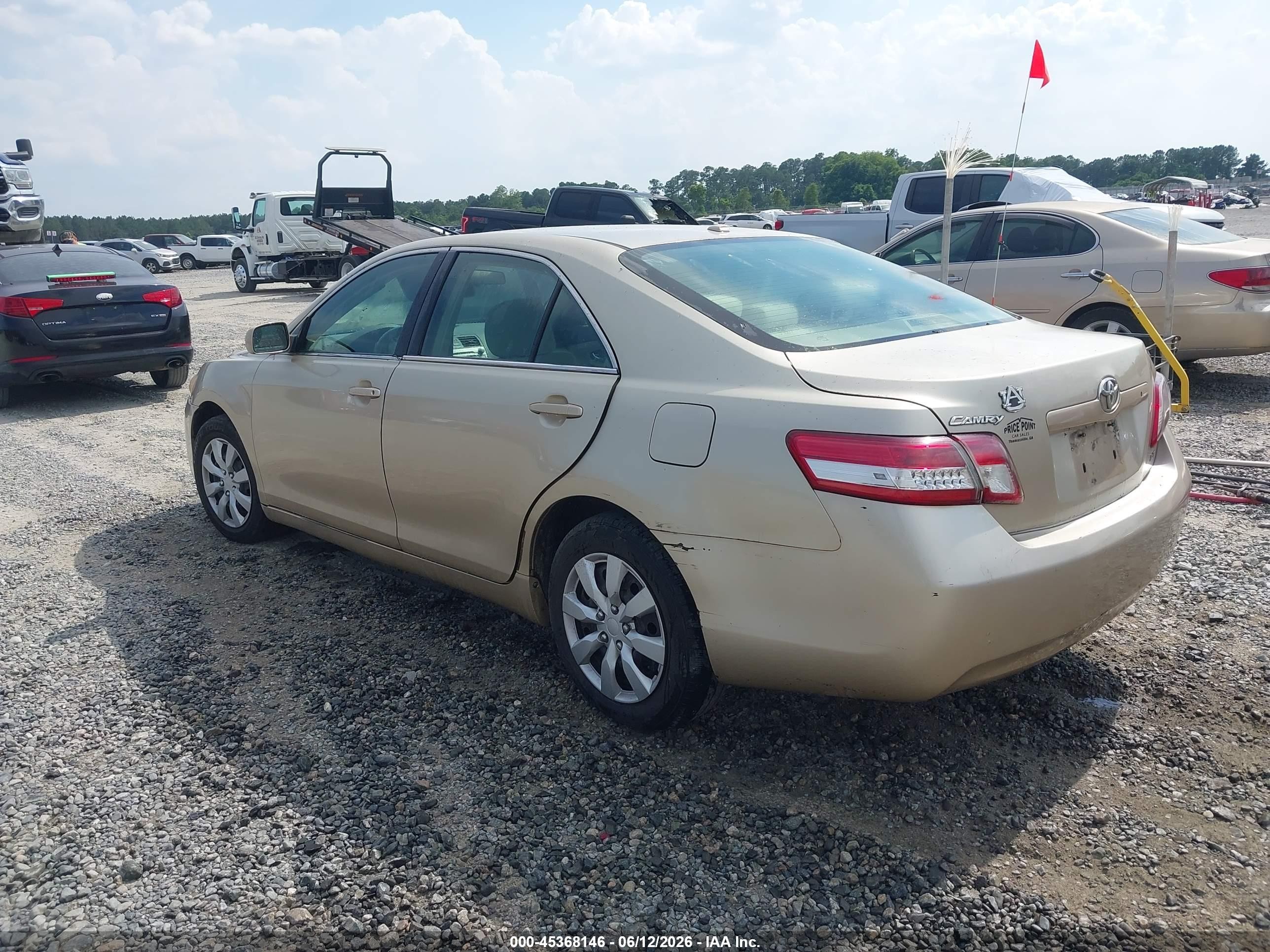 2010 Toyota Camry Le Champagne vin: 4T4BF3EK6AR033132