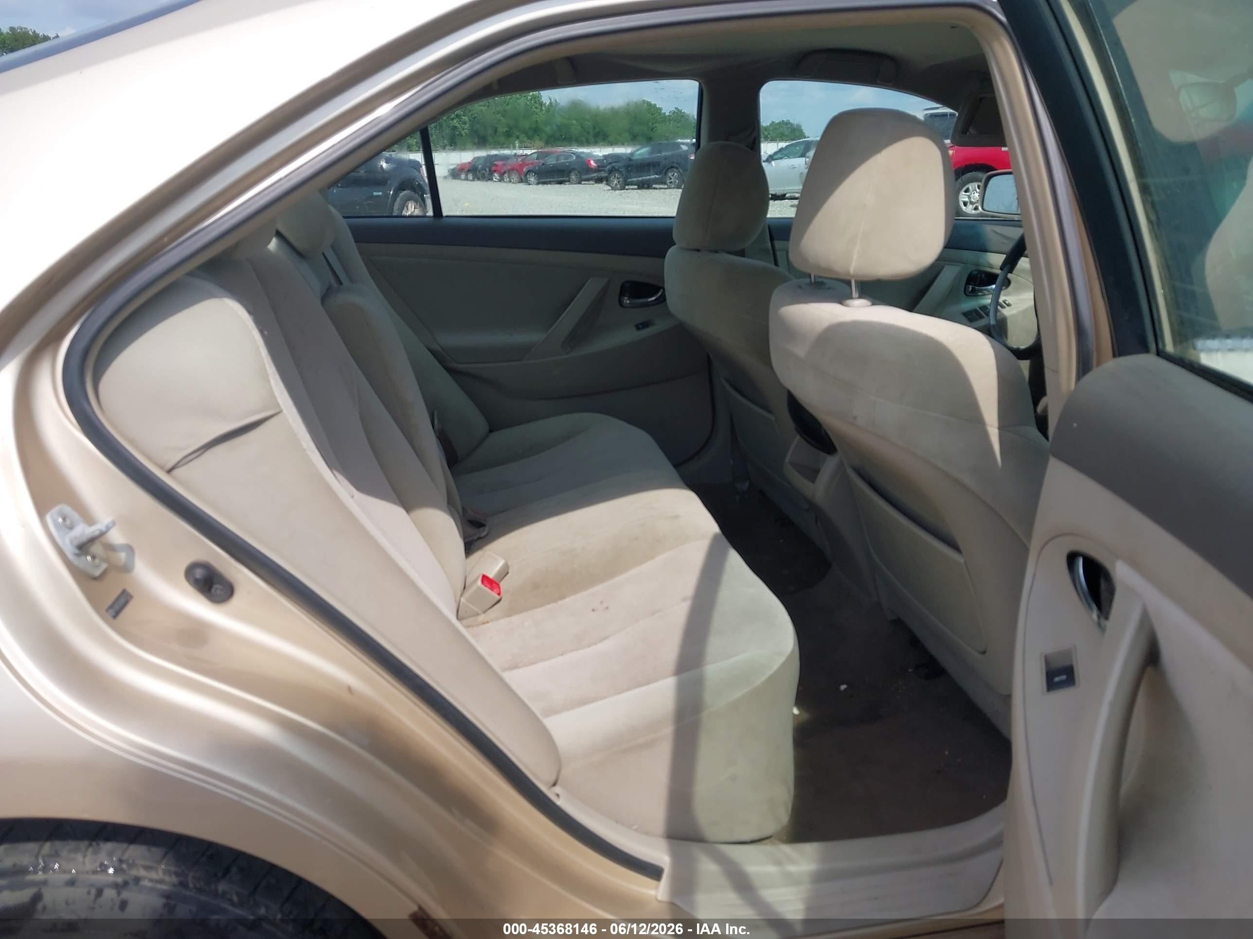 2010 Toyota Camry Le Champagne vin: 4T4BF3EK6AR033132