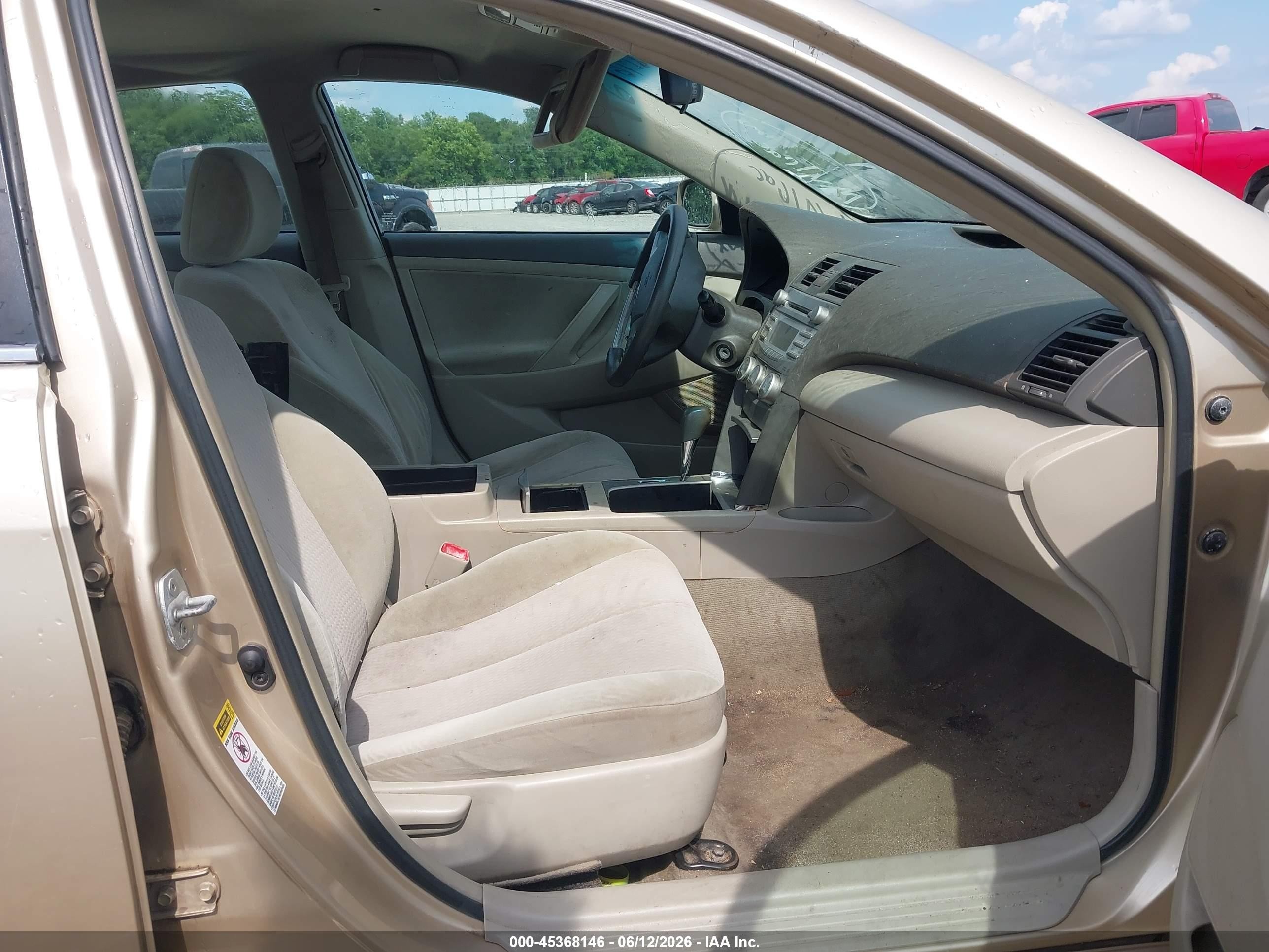 2010 Toyota Camry Le Champagne vin: 4T4BF3EK6AR033132
