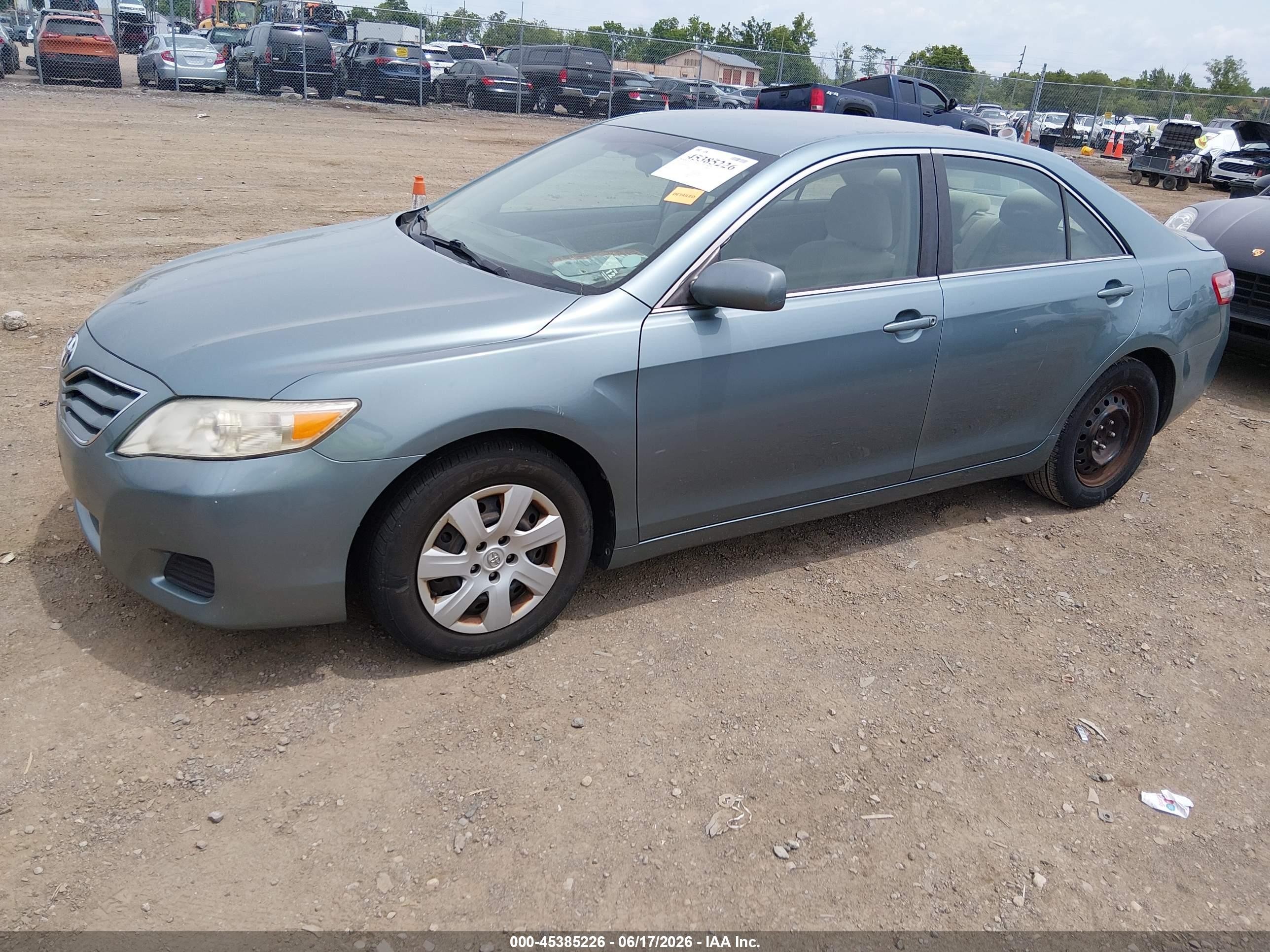 2010 Toyota Camry Le Blue vin: 4T4BF3EK6AR043949