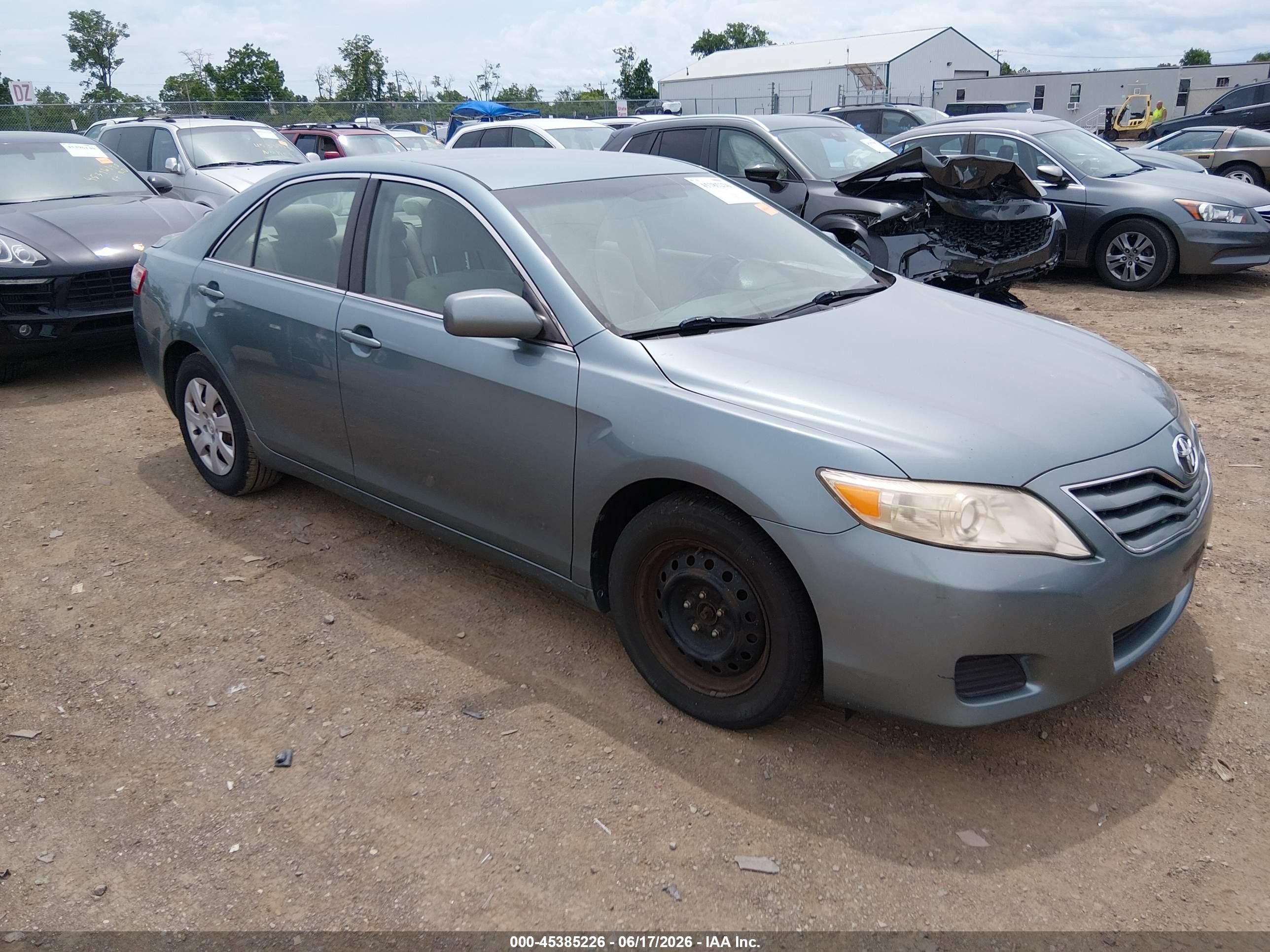 2010 Toyota Camry Le Blue vin: 4T4BF3EK6AR043949