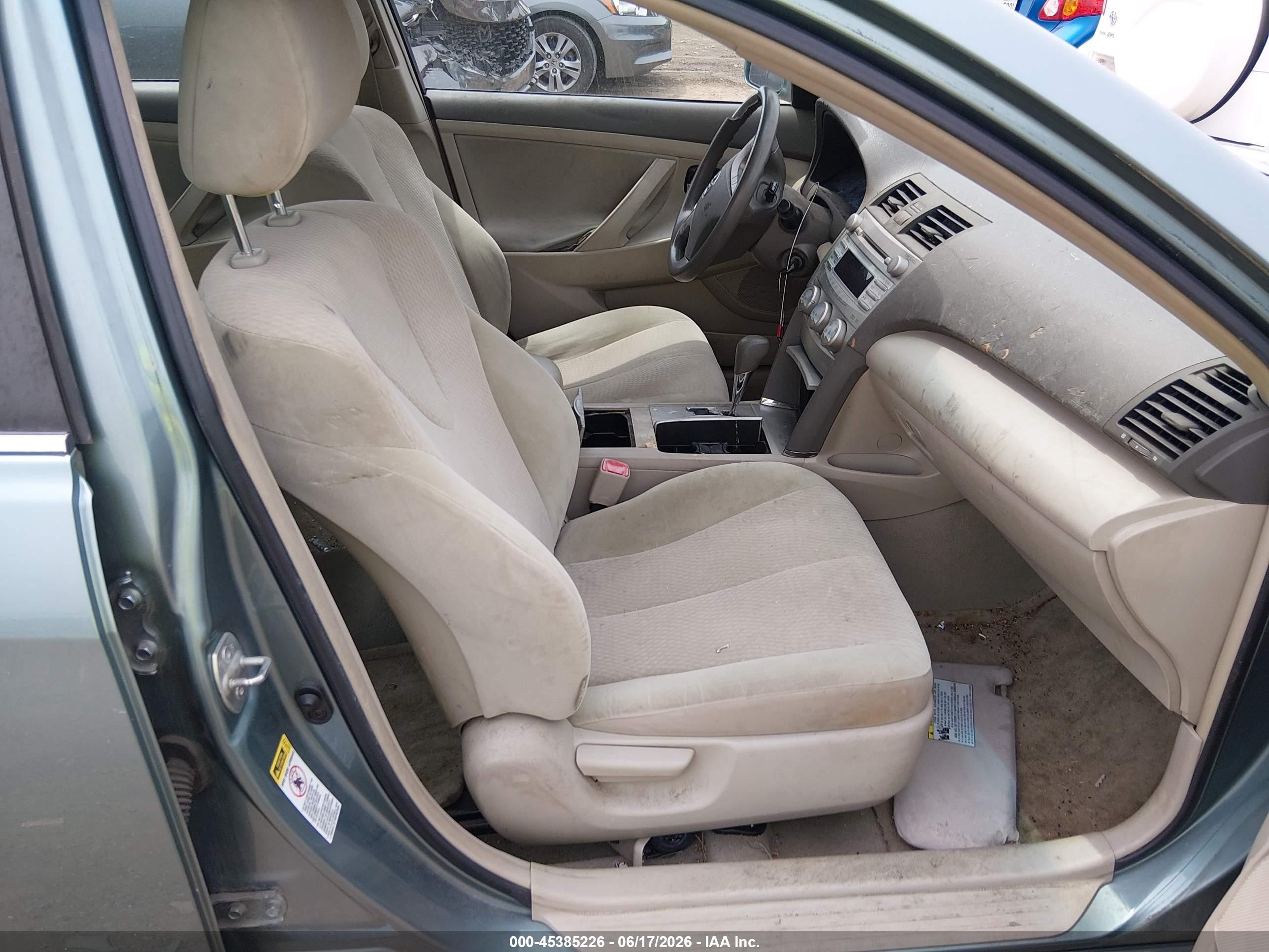 2010 Toyota Camry Le Blue vin: 4T4BF3EK6AR043949
