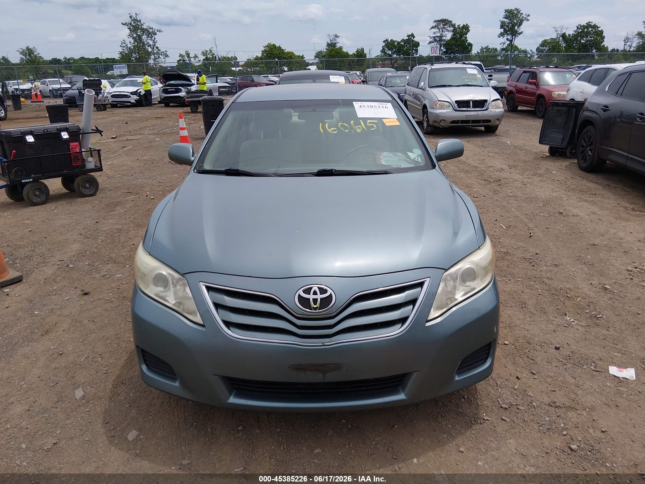 2010 Toyota Camry Le Blue vin: 4T4BF3EK6AR043949