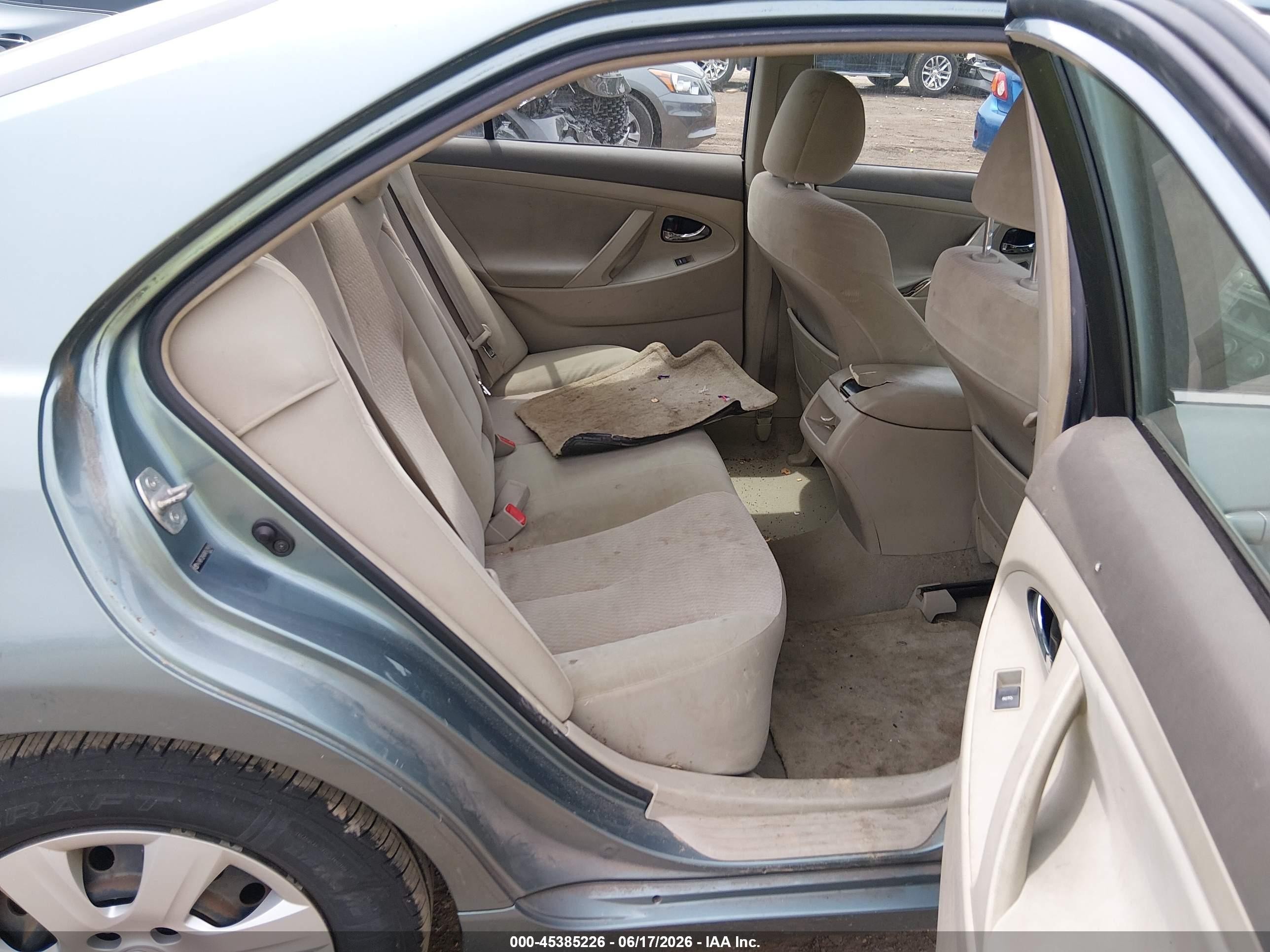2010 Toyota Camry Le Blue vin: 4T4BF3EK6AR043949