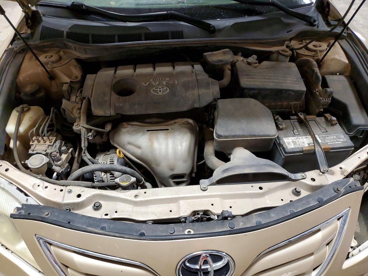 2010 Toyota Camry Le Tan vin: 4T4BF3EK6AR056037