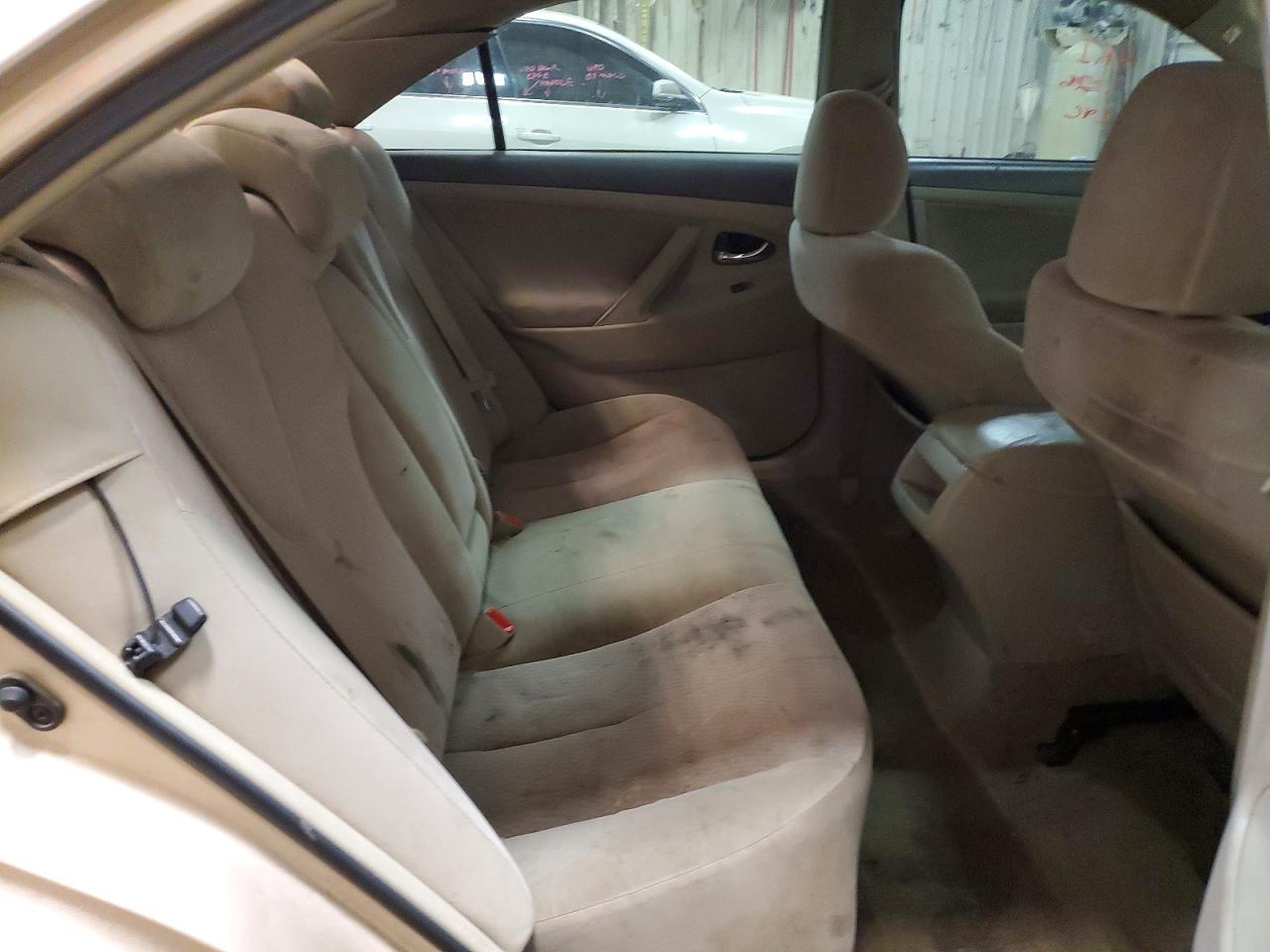 2010 Toyota Camry Le Tan vin: 4T4BF3EK6AR056037