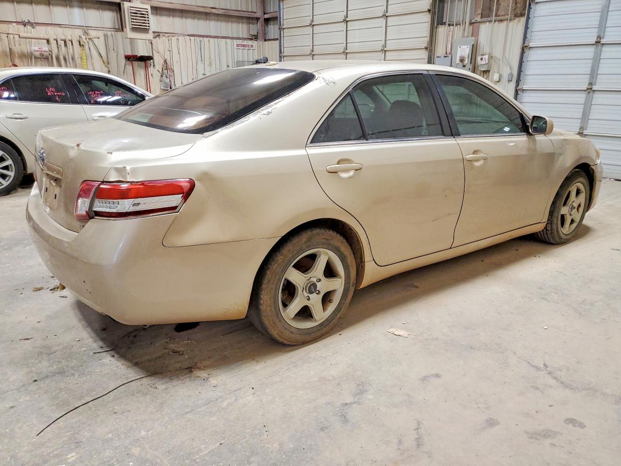 2010 Toyota Camry Le Tan vin: 4T4BF3EK6AR056037