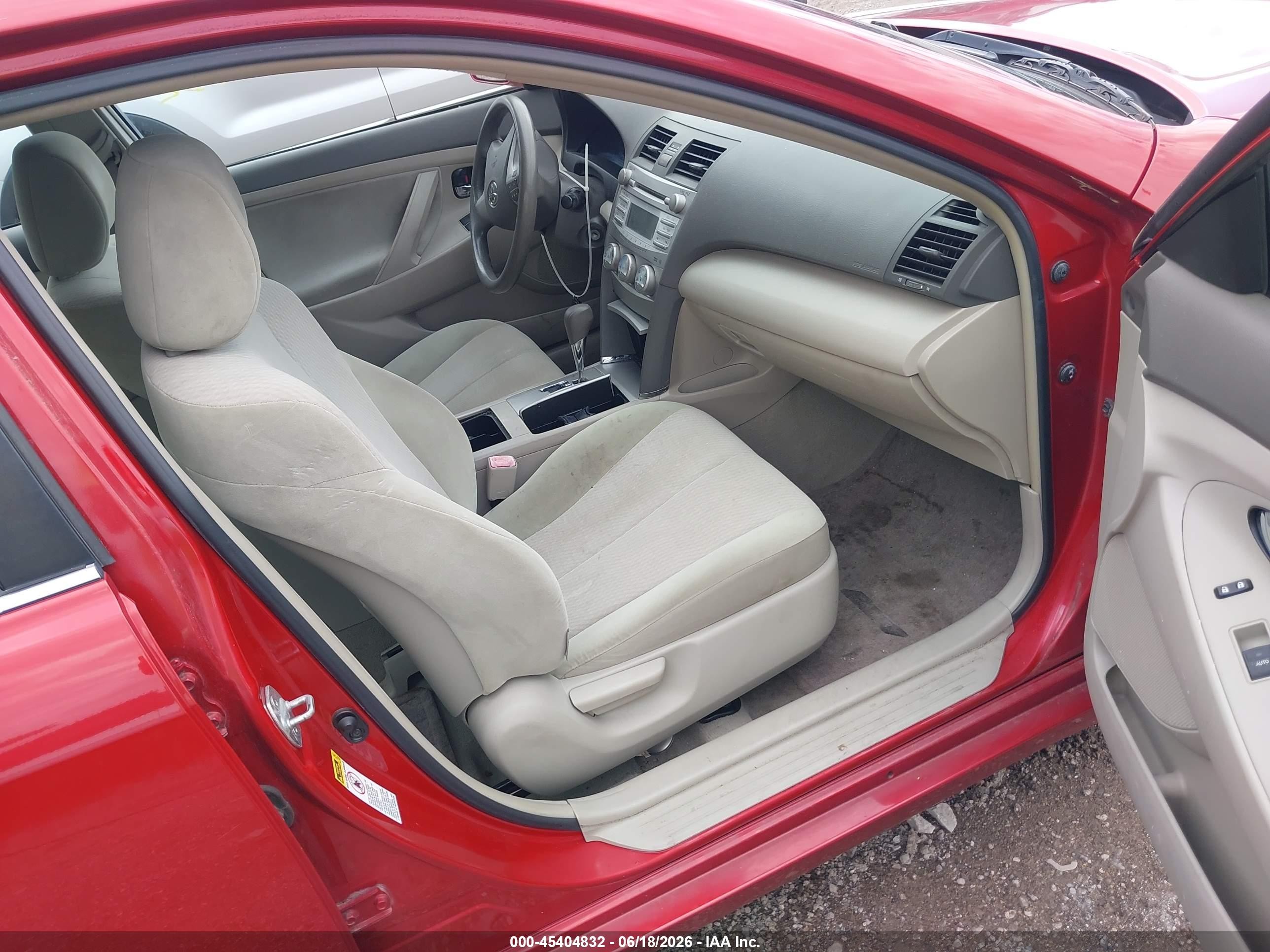 2010 Toyota Camry Le Red vin: 4T4BF3EK6AR056815