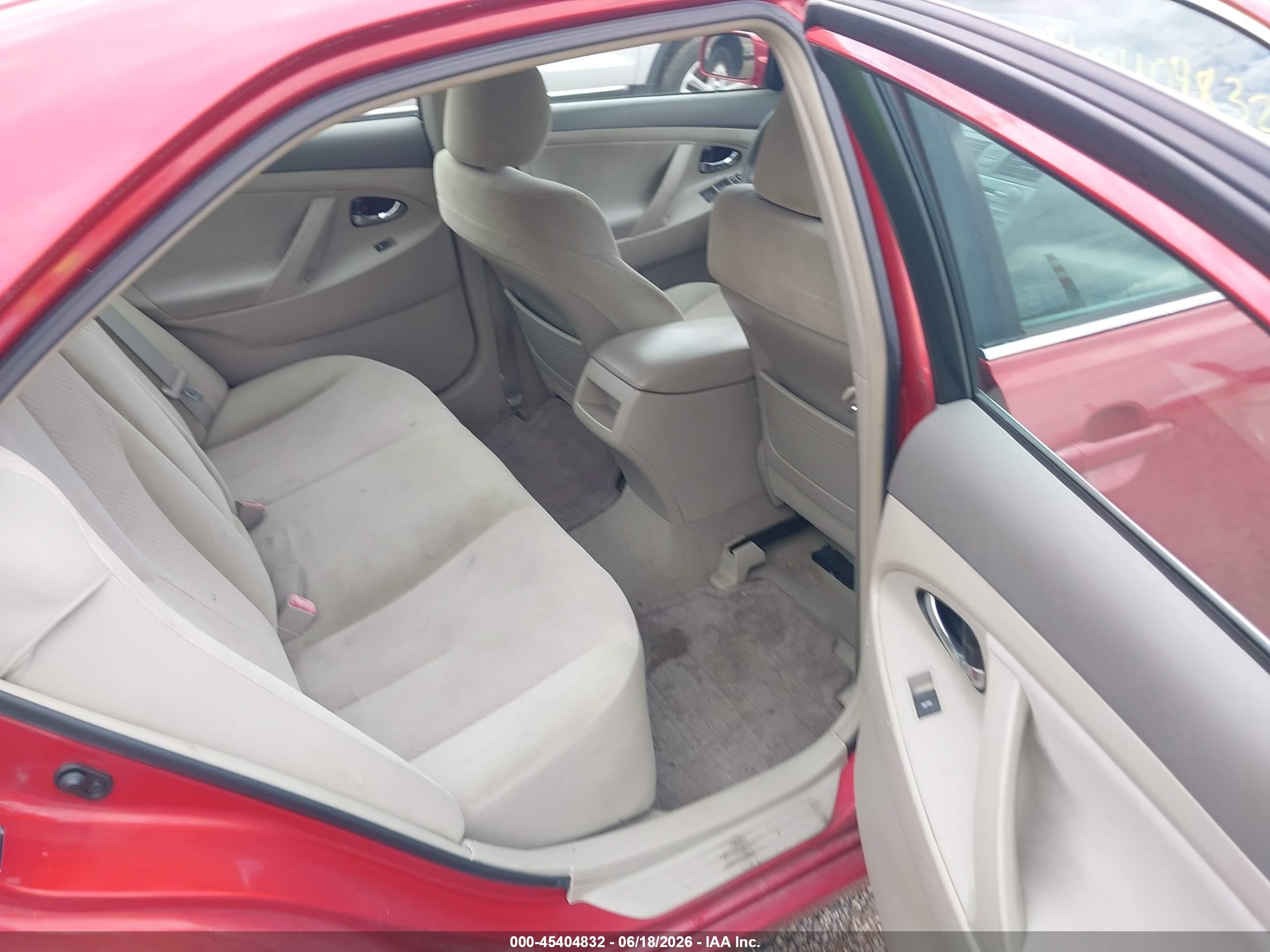 2010 Toyota Camry Le Red vin: 4T4BF3EK6AR056815