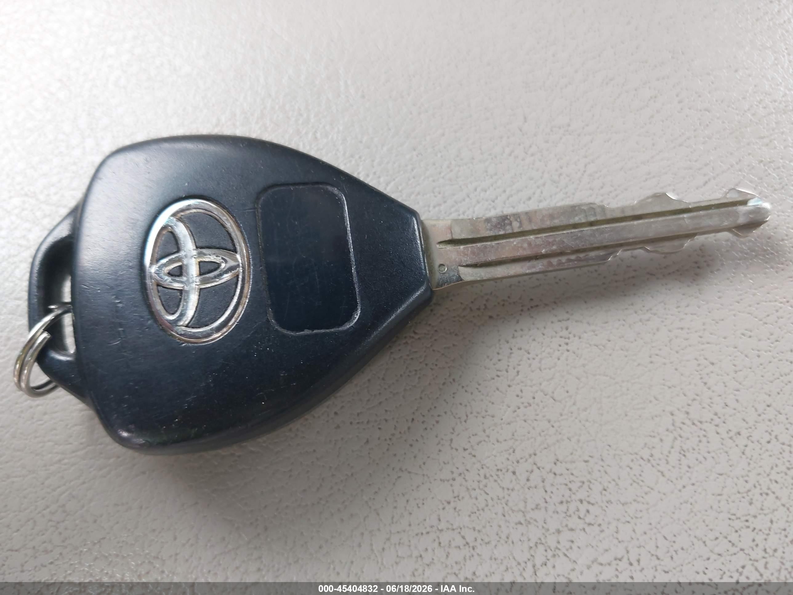 2010 Toyota Camry Le Red vin: 4T4BF3EK6AR056815