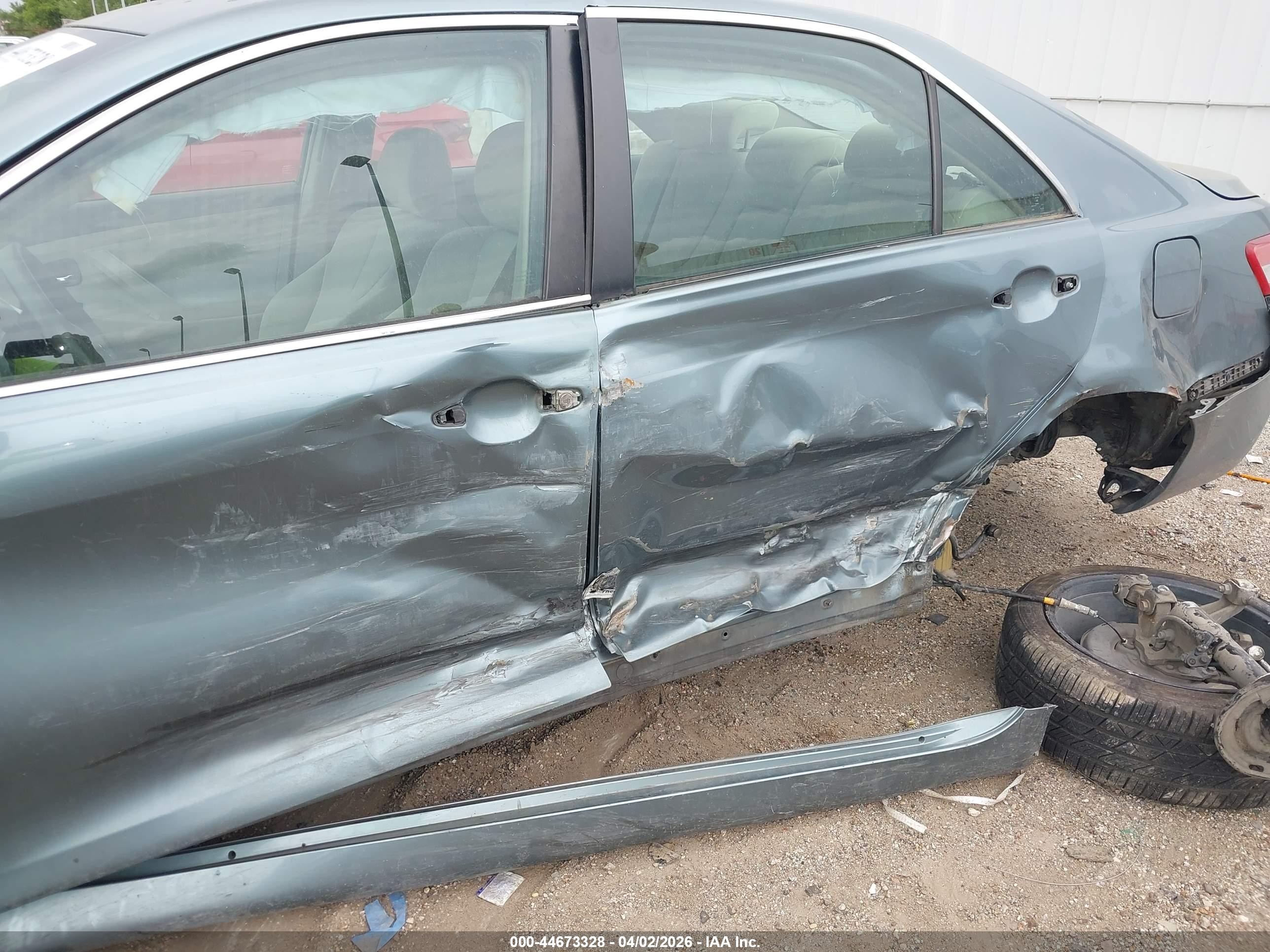 2010 Toyota Camry Le Blue vin: 4T4BF3EK6AR061397