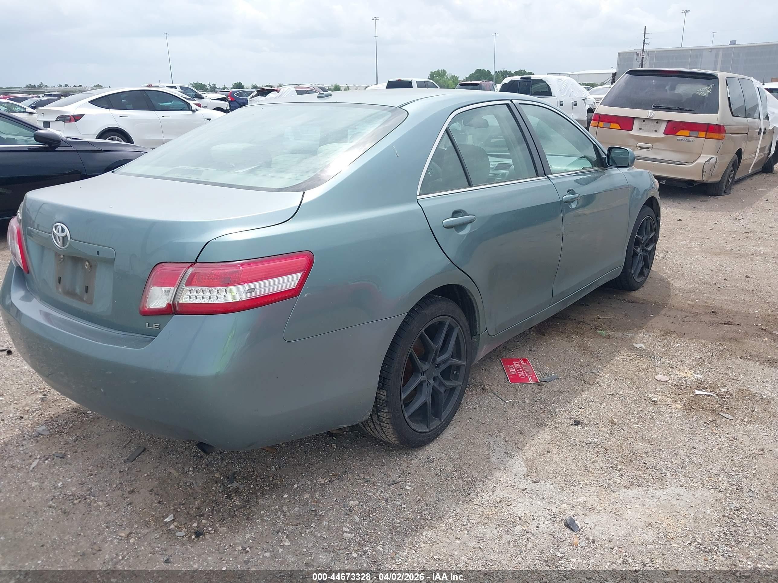 2010 Toyota Camry Le Blue vin: 4T4BF3EK6AR061397