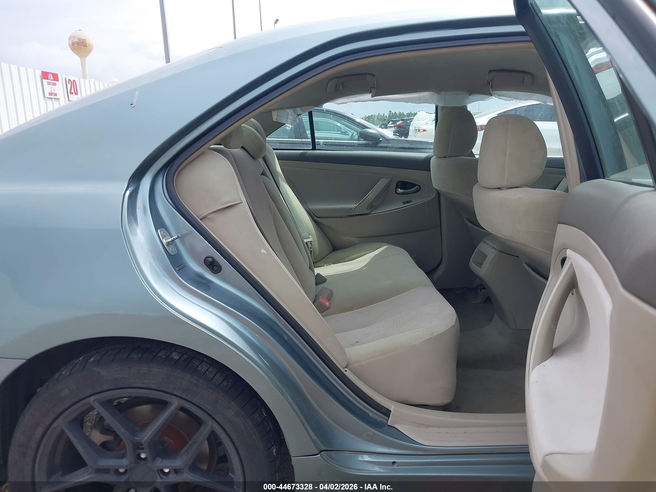 2010 Toyota Camry Le Blue vin: 4T4BF3EK6AR061397