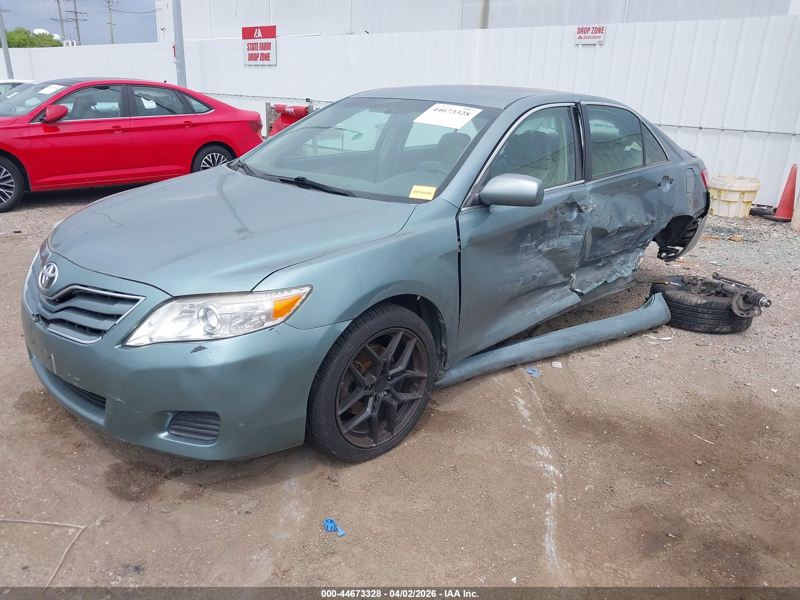 2010 Toyota Camry Le Blue vin: 4T4BF3EK6AR061397