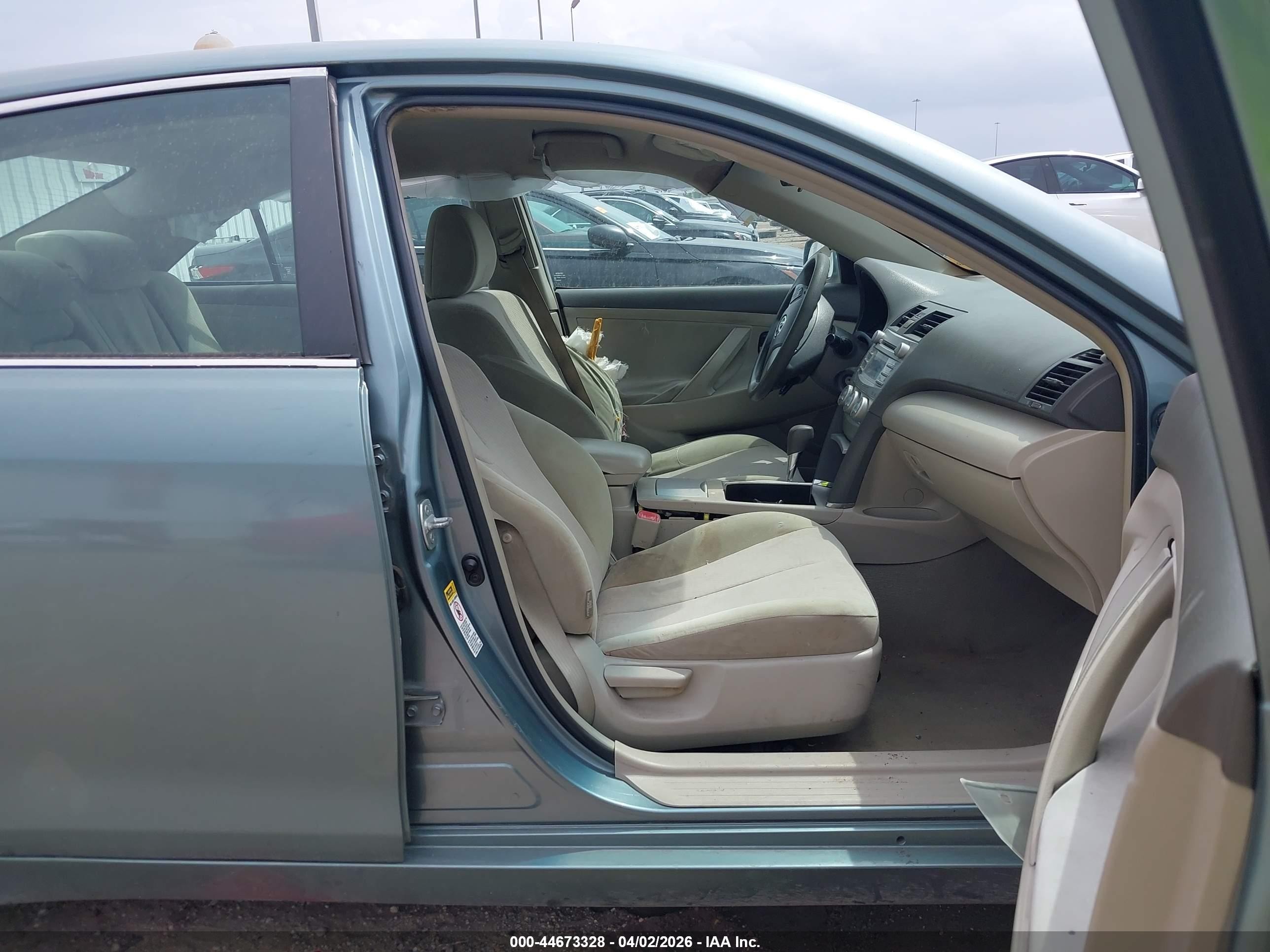 2010 Toyota Camry Le Blue vin: 4T4BF3EK6AR061397