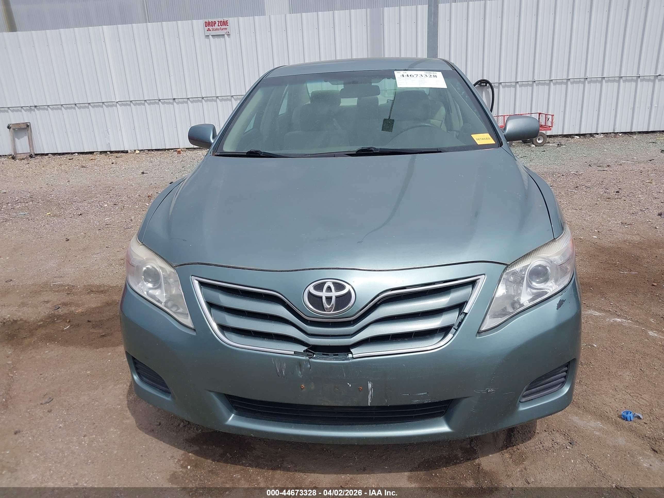 2010 Toyota Camry Le Blue vin: 4T4BF3EK6AR061397