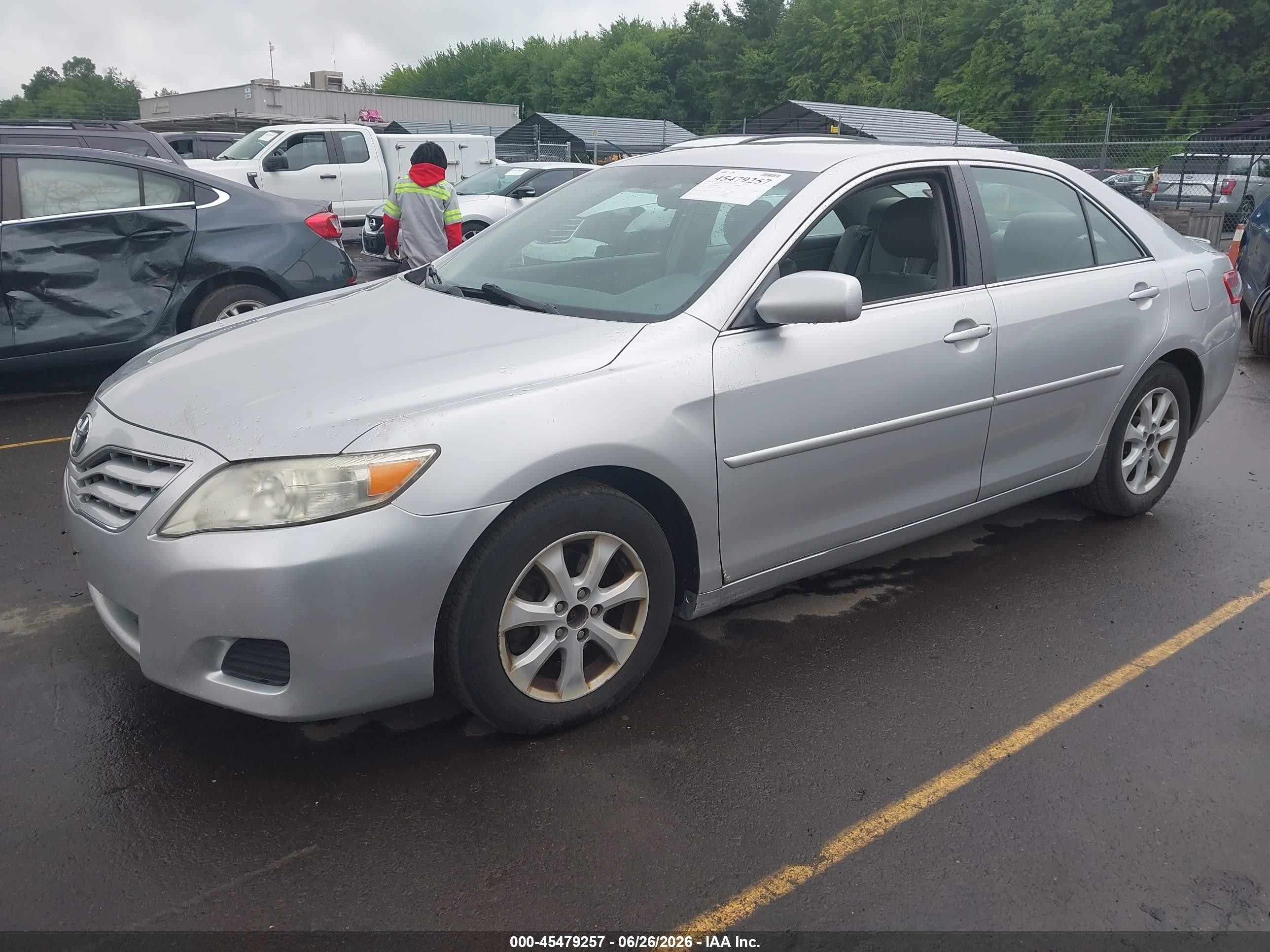 2010 Toyota Camry Le Silver vin: 4T4BF3EK6AR061934