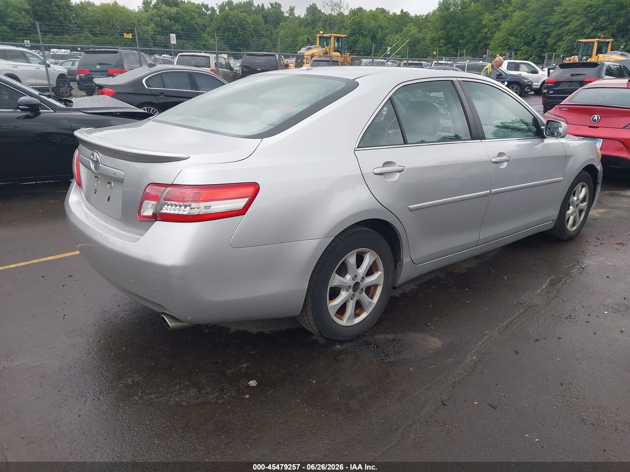 2010 Toyota Camry Le Silver vin: 4T4BF3EK6AR061934