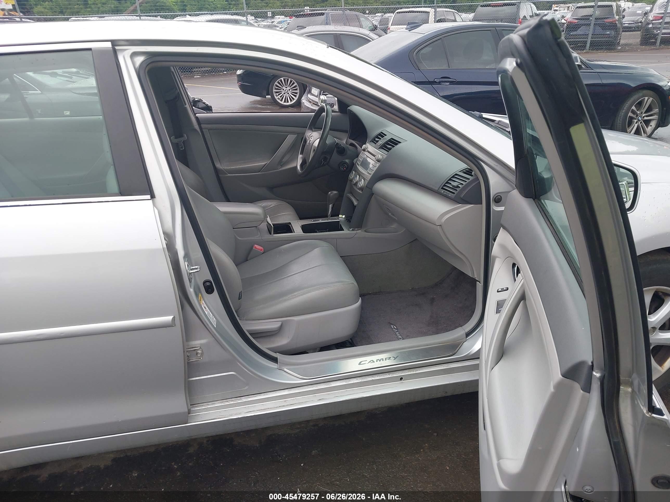 2010 Toyota Camry Le Silver vin: 4T4BF3EK6AR061934