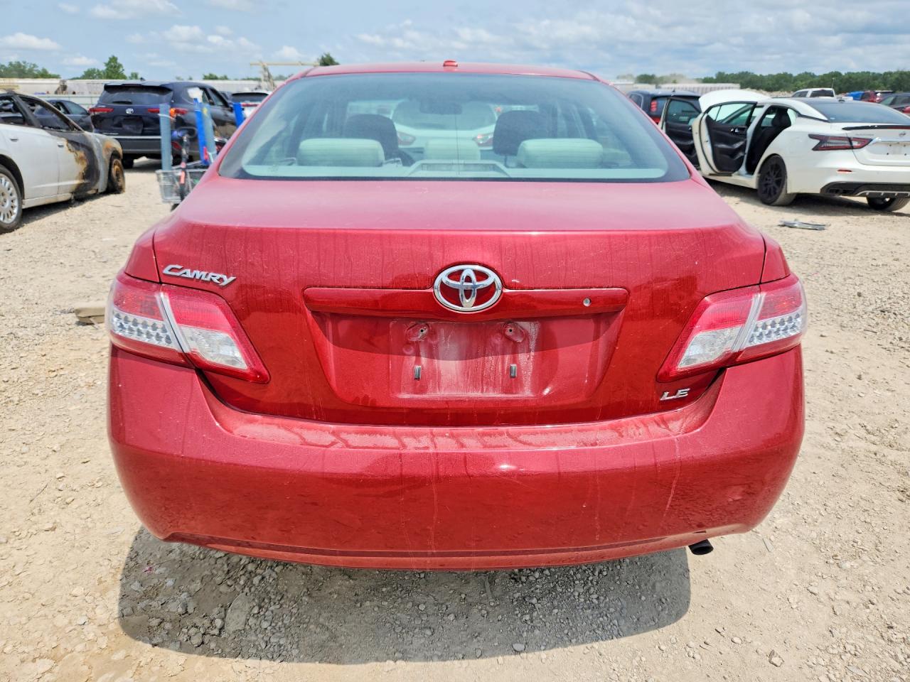 2010 Toyota Camry Le Red vin: 4T4BF3EK6AR064171