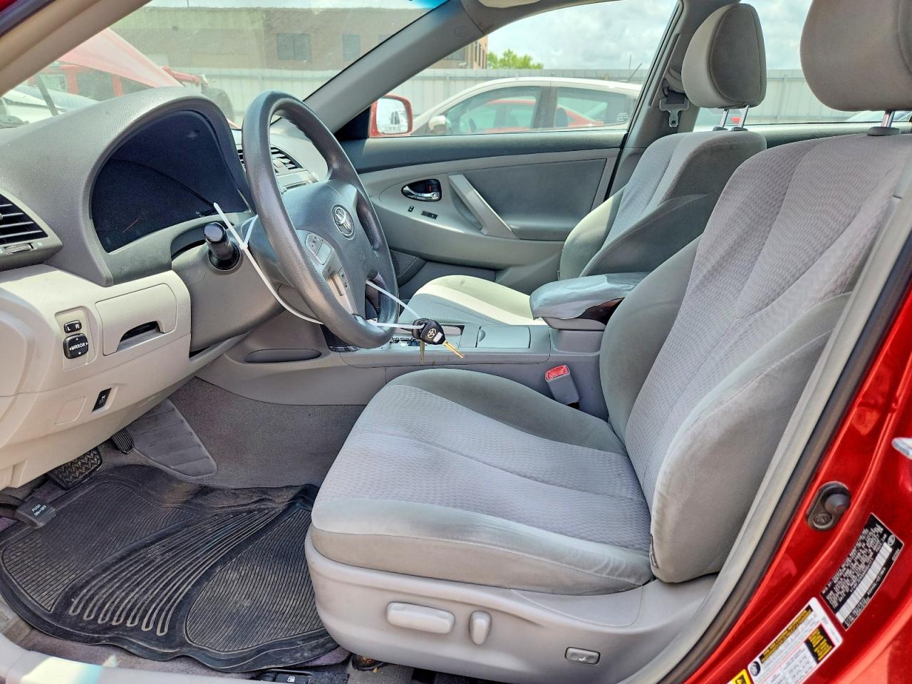 2010 Toyota Camry Le Red vin: 4T4BF3EK6AR064171
