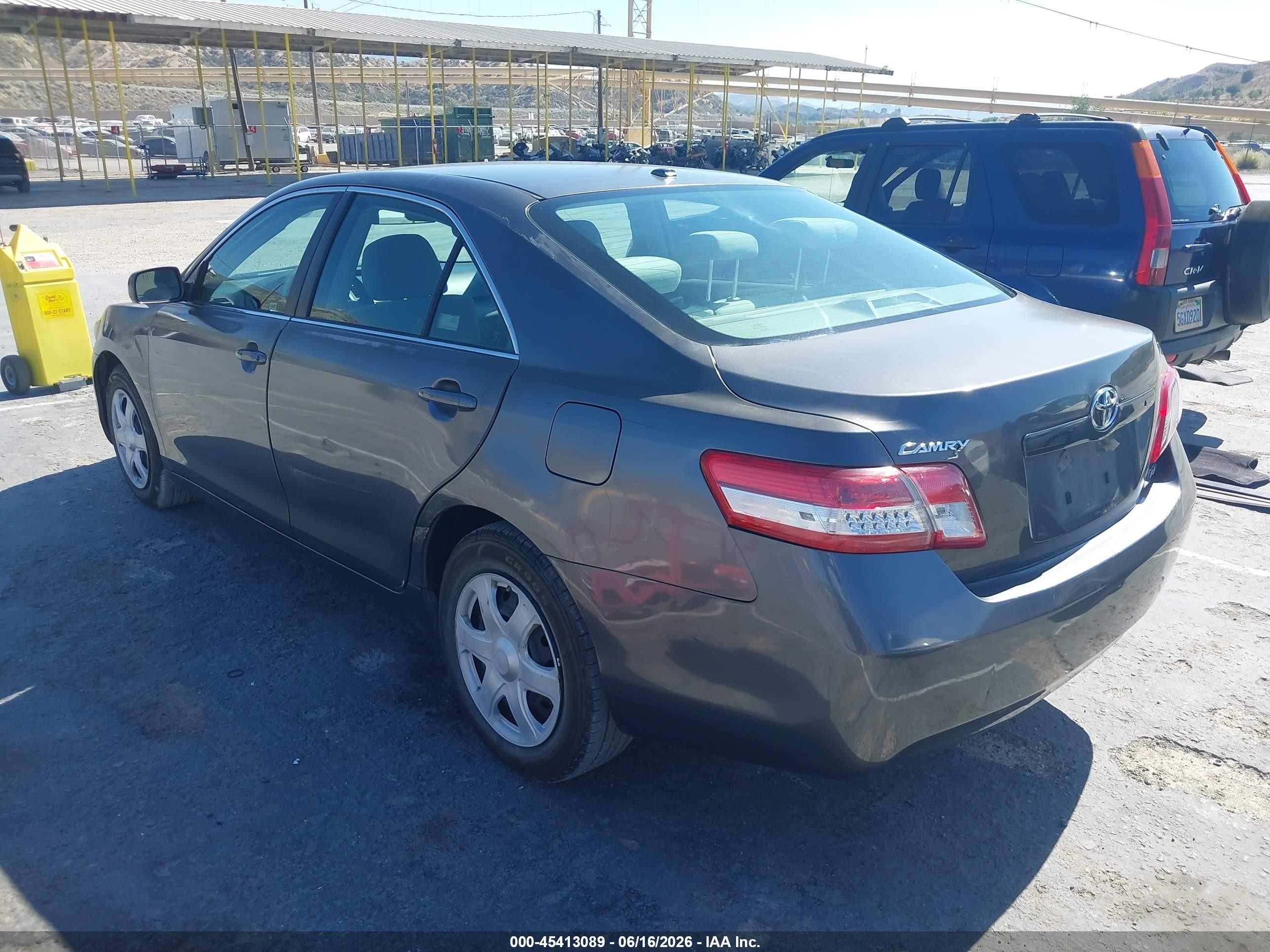 2011 Toyota Camry Le Gray vin: 4T4BF3EK6BR111815