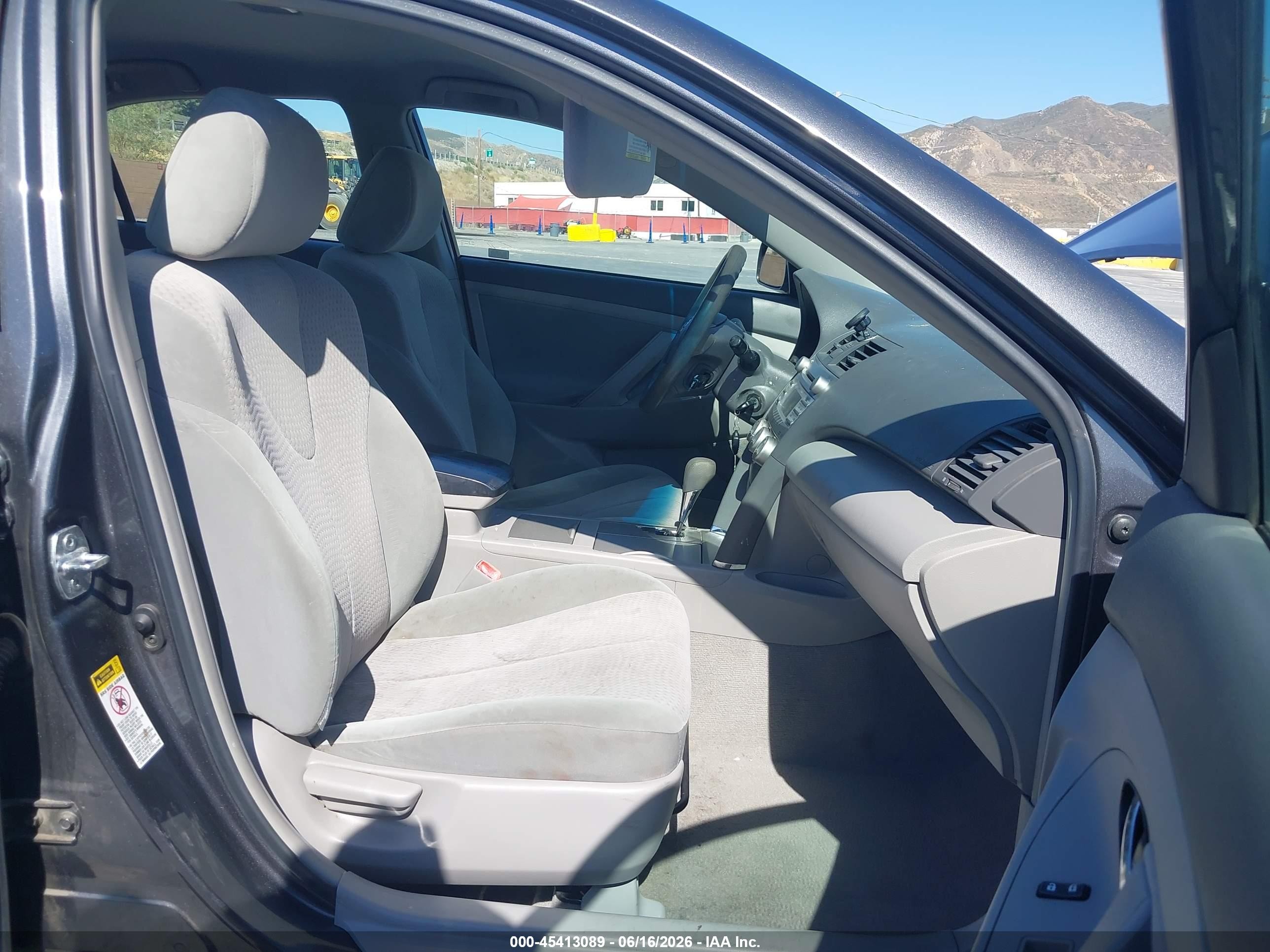 2011 Toyota Camry Le Gray vin: 4T4BF3EK6BR111815