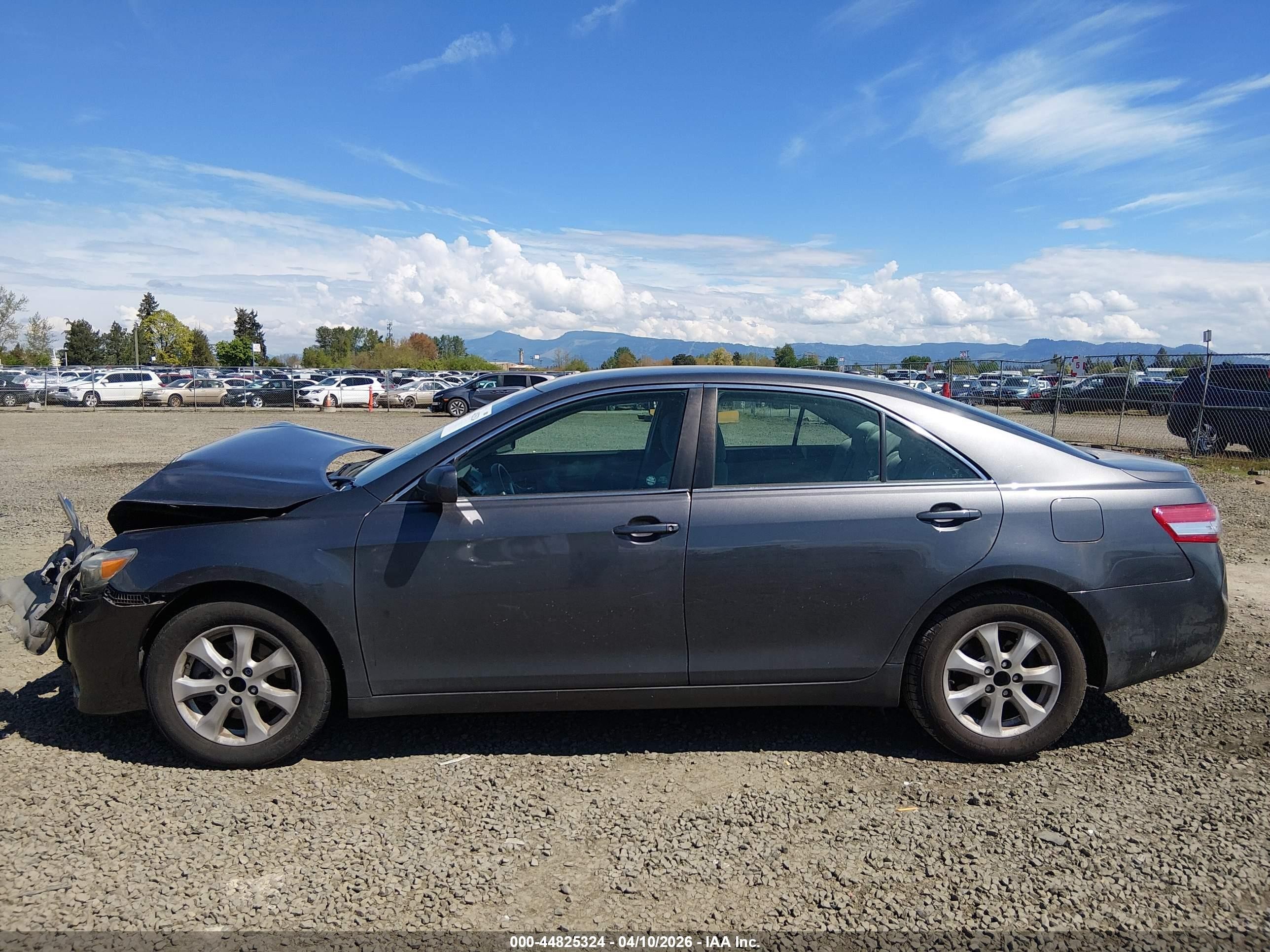 2011 Toyota Camry Le Silver vin: 4T4BF3EK6BR144457