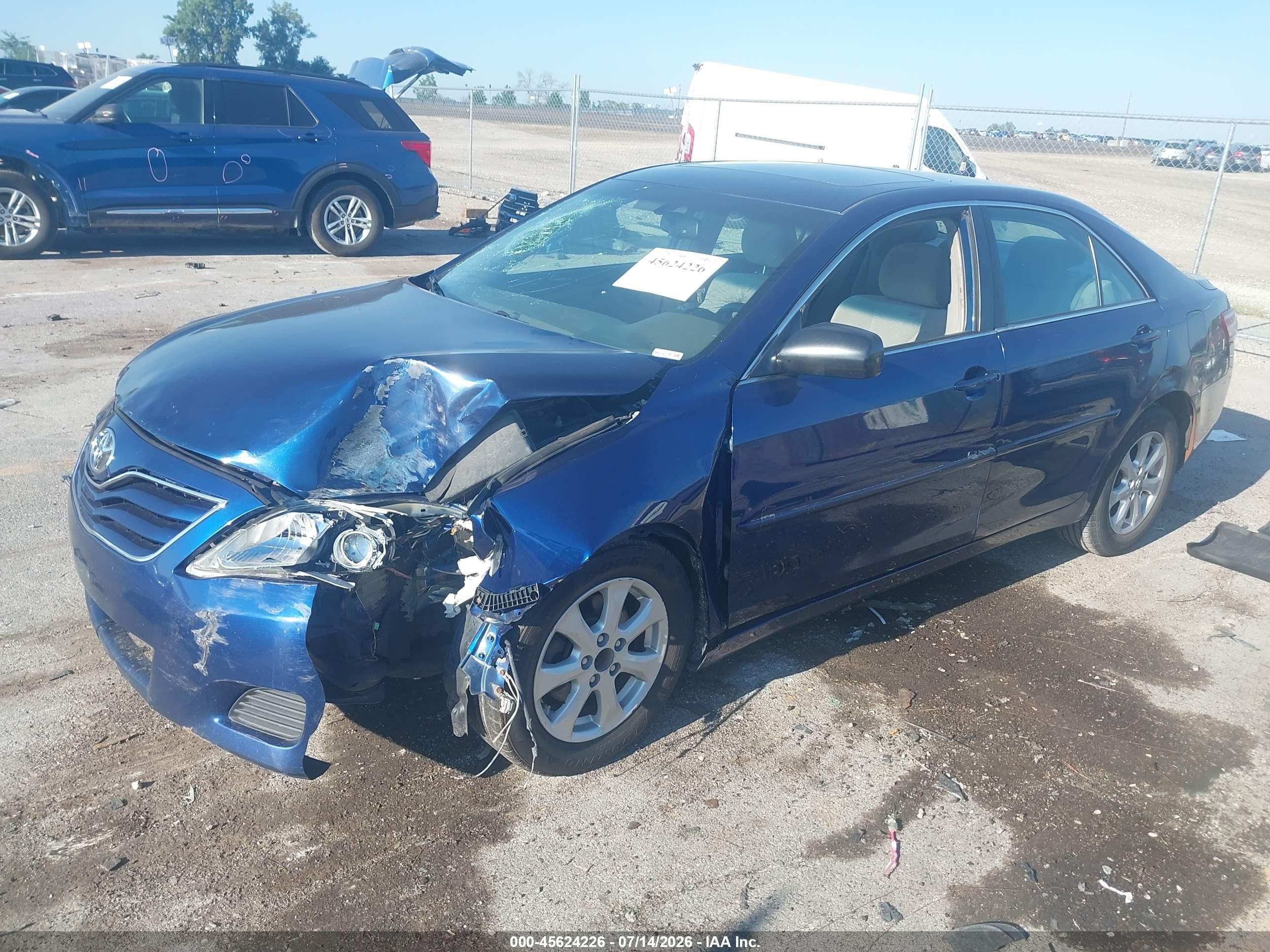2011 Toyota Camry Le Blue vin: 4T4BF3EK6BR145351