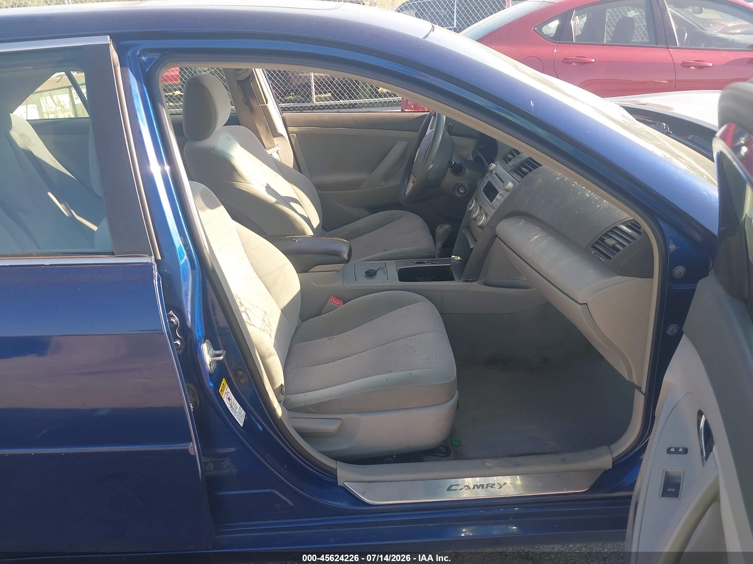 2011 Toyota Camry Le Blue vin: 4T4BF3EK6BR145351