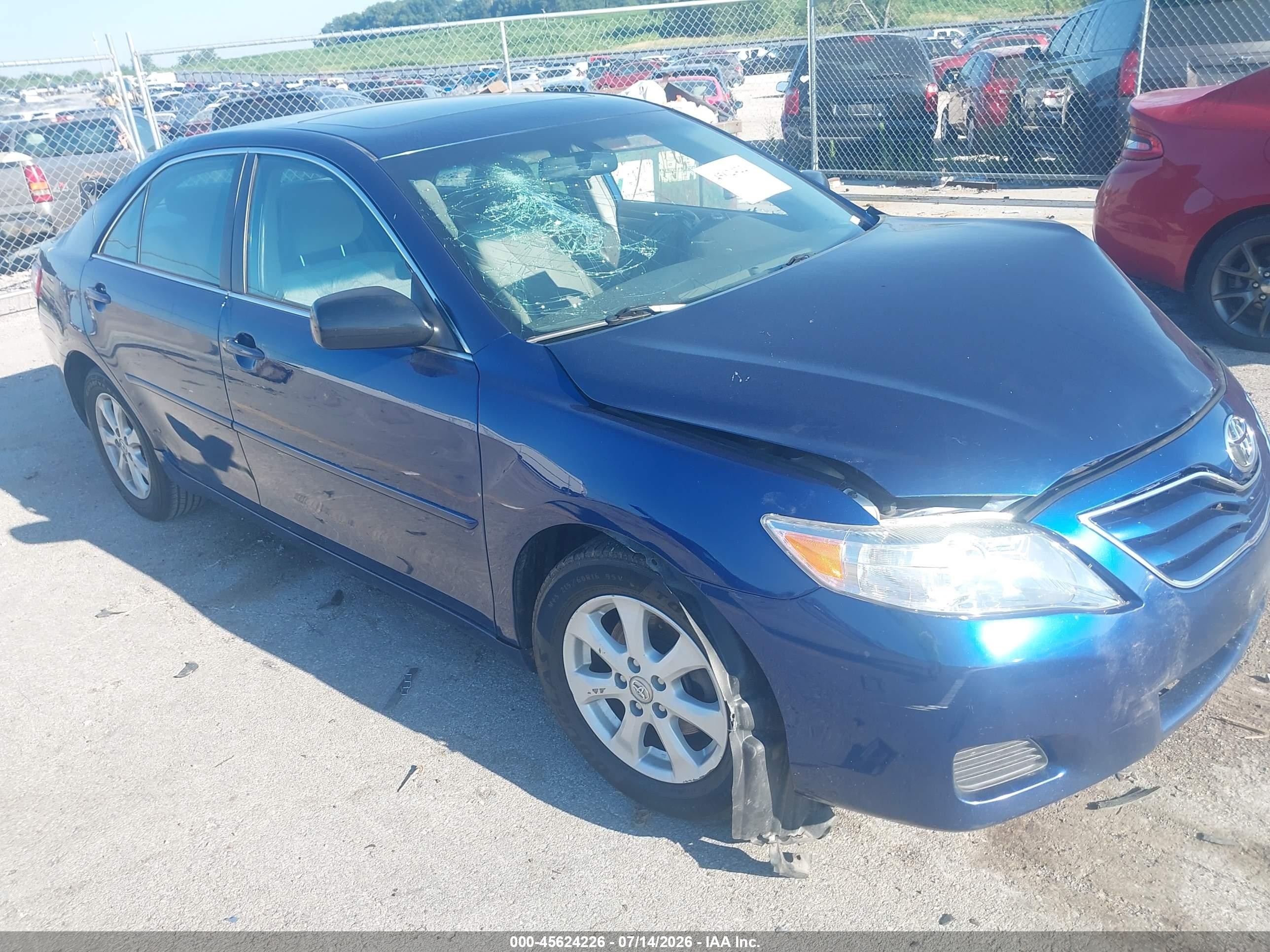 2011 Toyota Camry Le Blue vin: 4T4BF3EK6BR145351