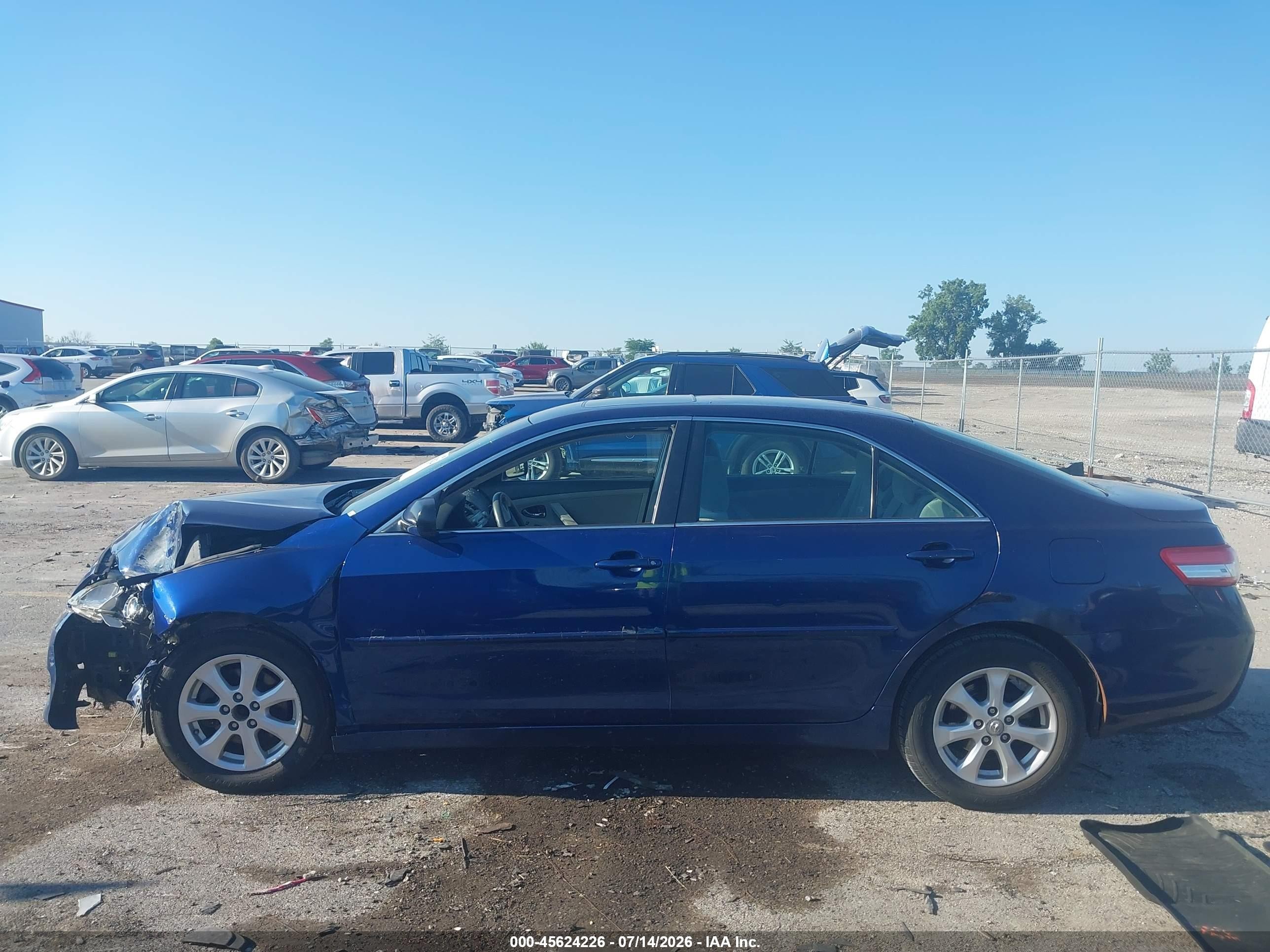 2011 Toyota Camry Le Blue vin: 4T4BF3EK6BR145351