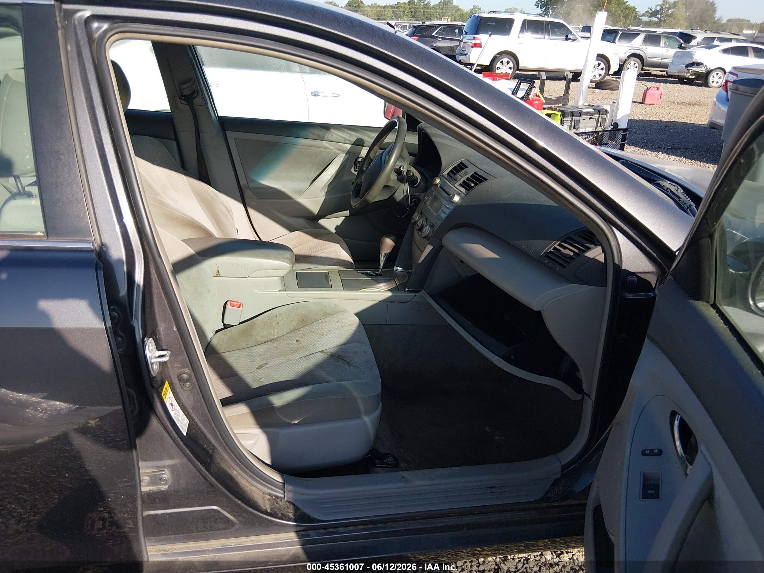 2011 Toyota Camry Le Gray vin: 4T4BF3EK6BR163557
