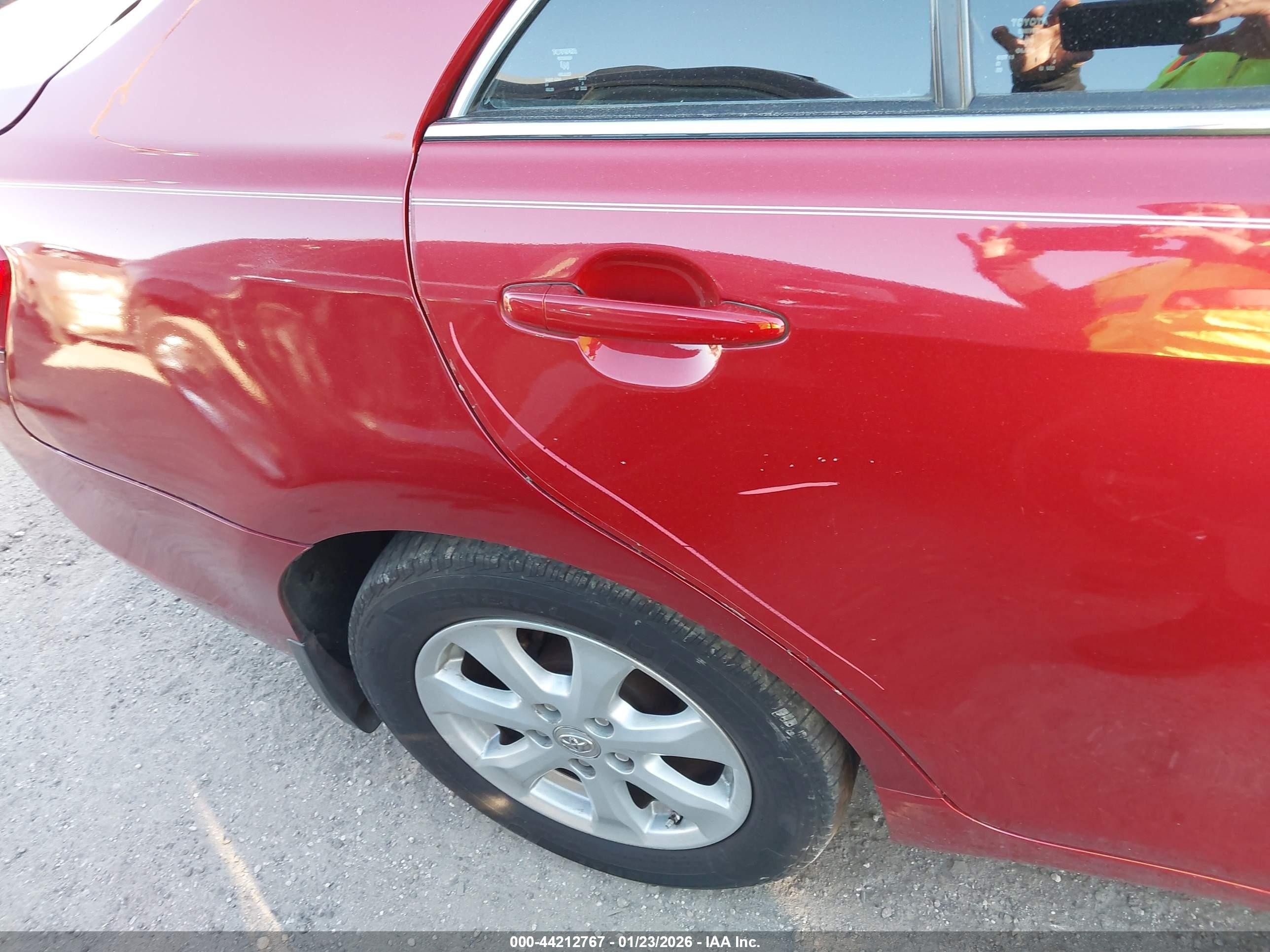 2011 Toyota Camry Le Red vin: 4T4BF3EK6BR177006