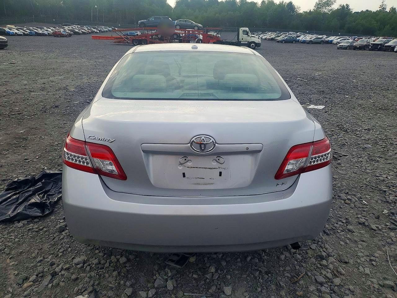2011 Toyota Camry Le Silver vin: 4T4BF3EK6BR192587